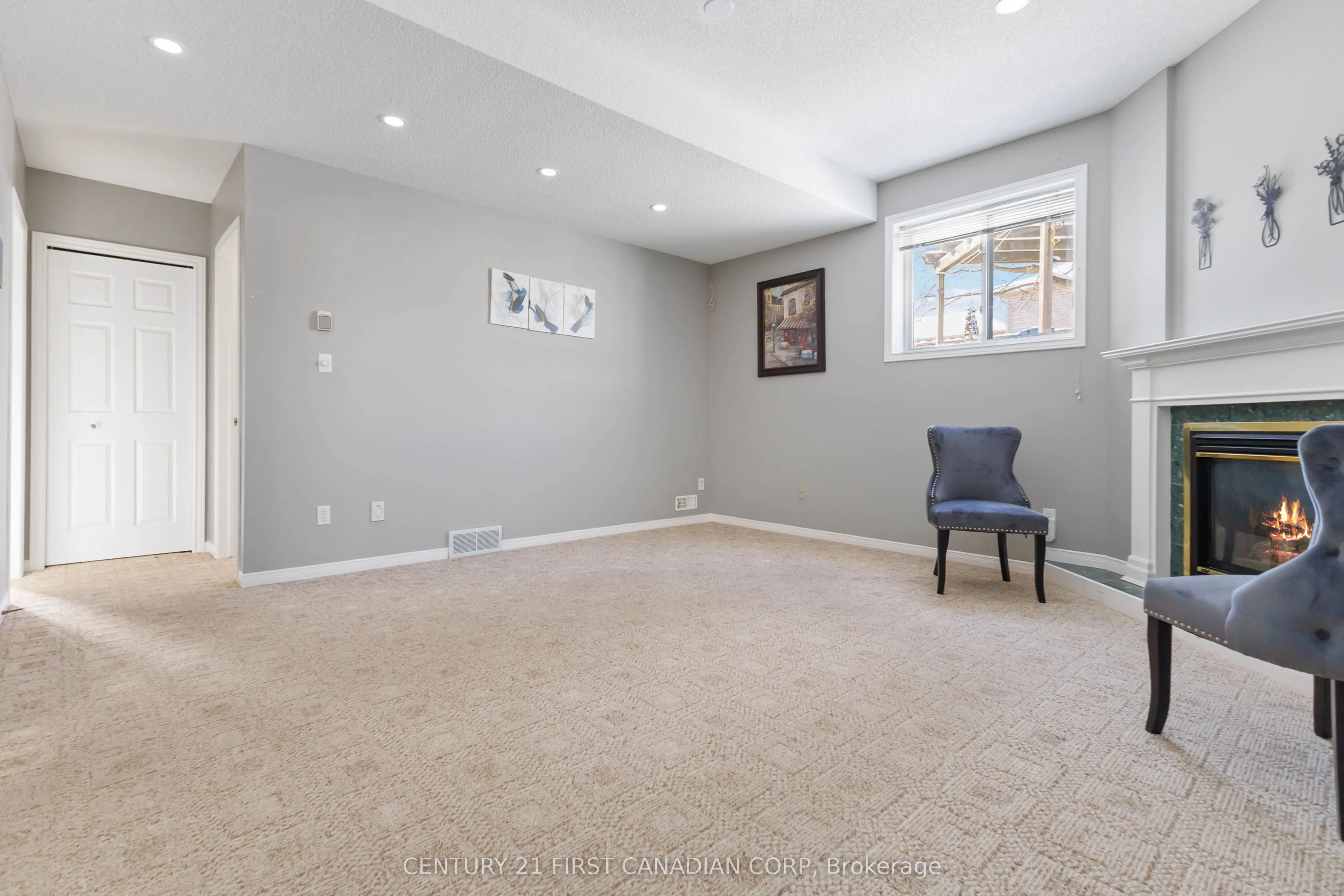256 WHITE SANDS Drive