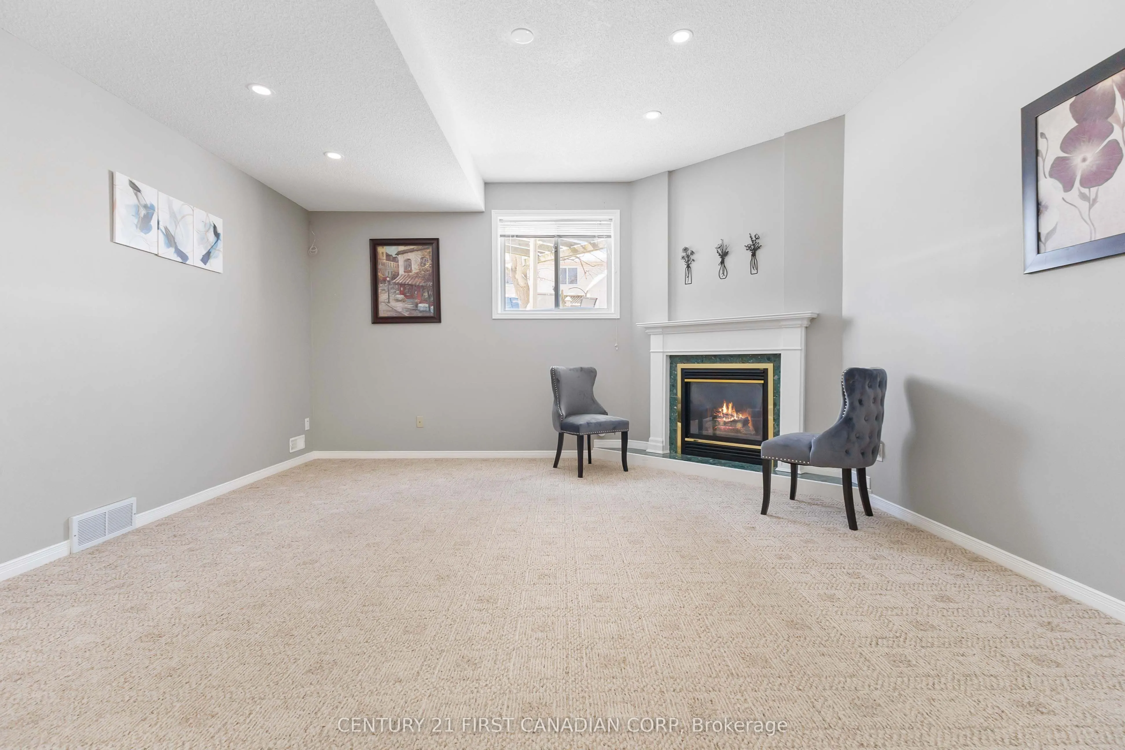 256 WHITE SANDS Drive