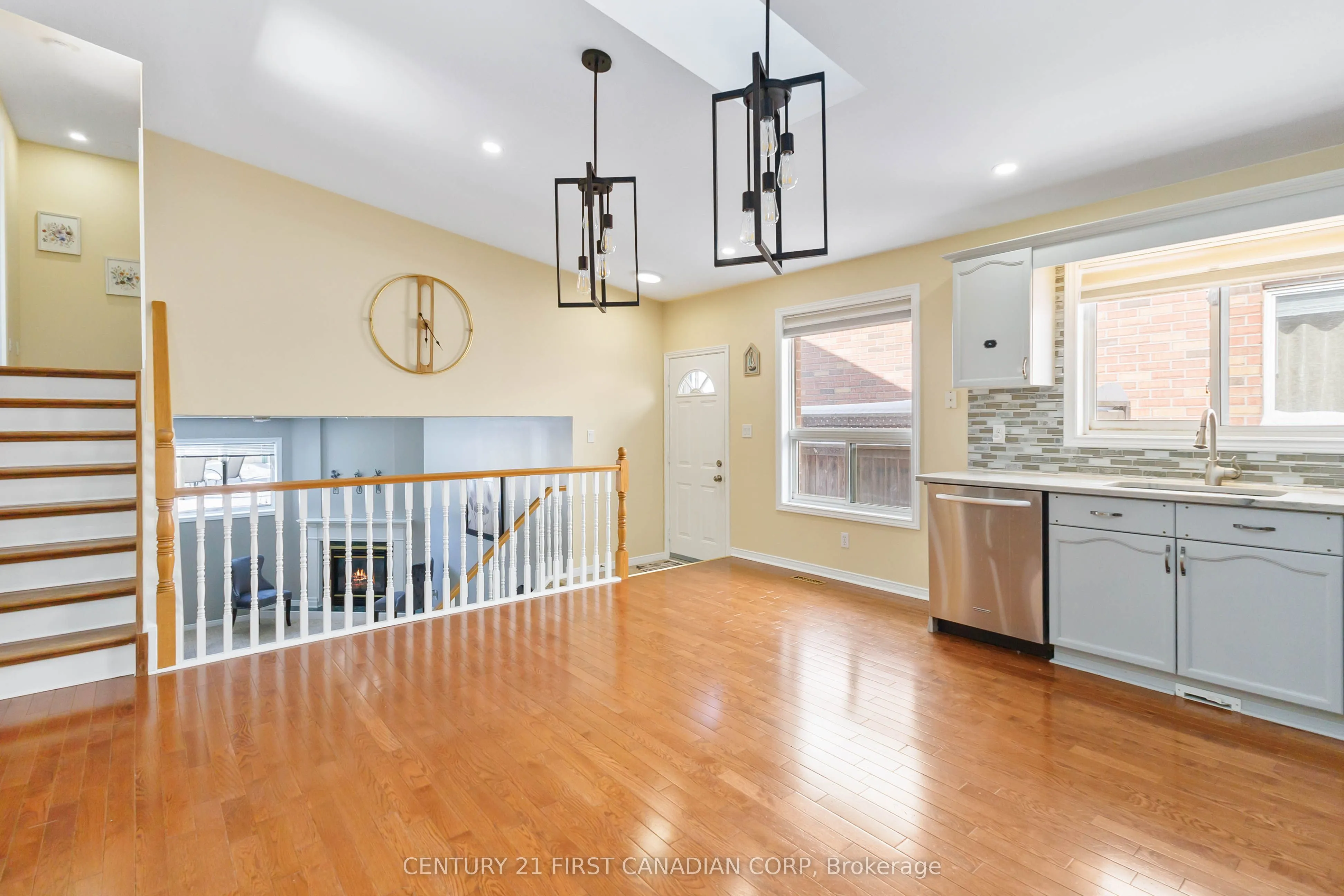 256 WHITE SANDS Drive