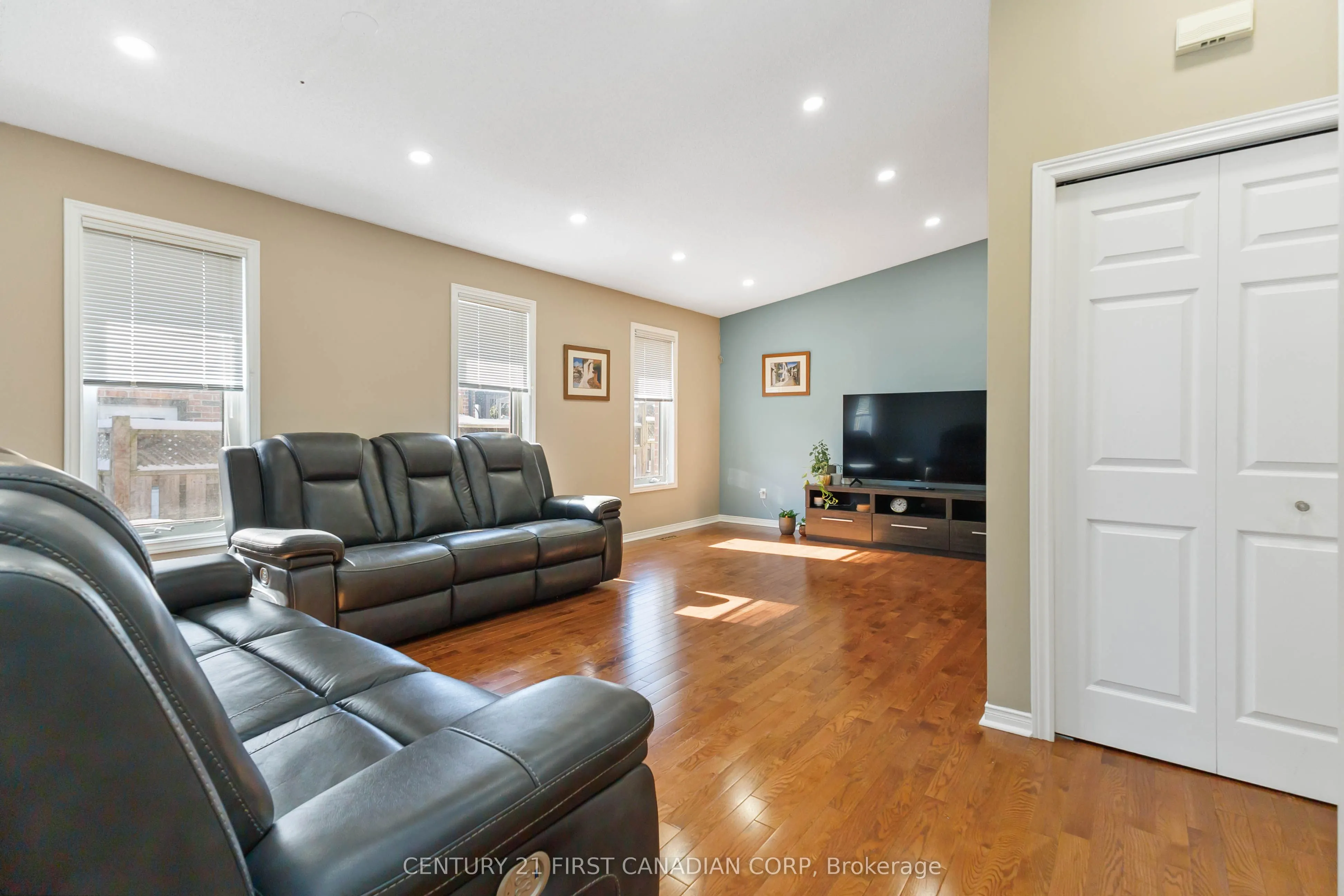 256 WHITE SANDS Drive