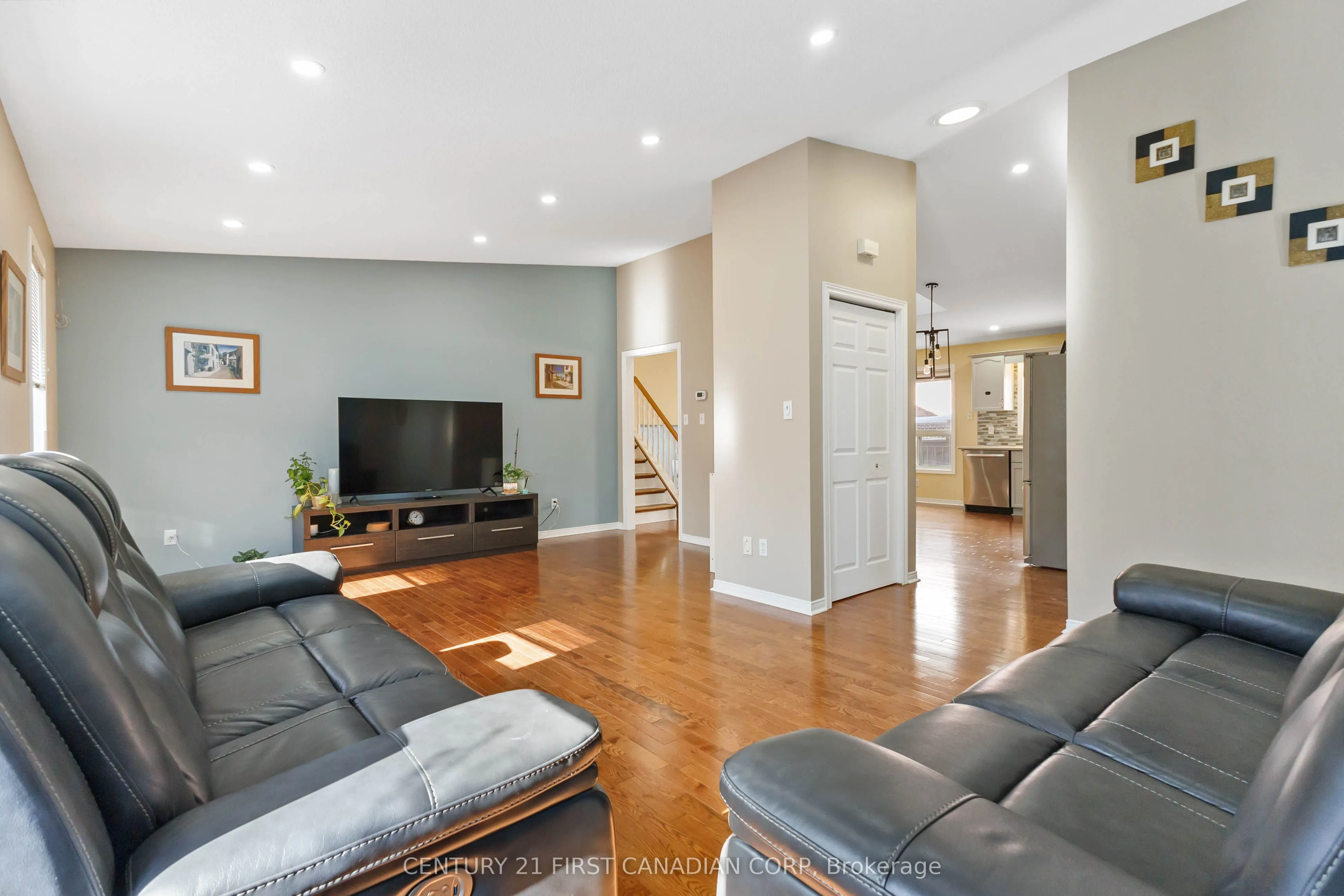 256 WHITE SANDS Drive