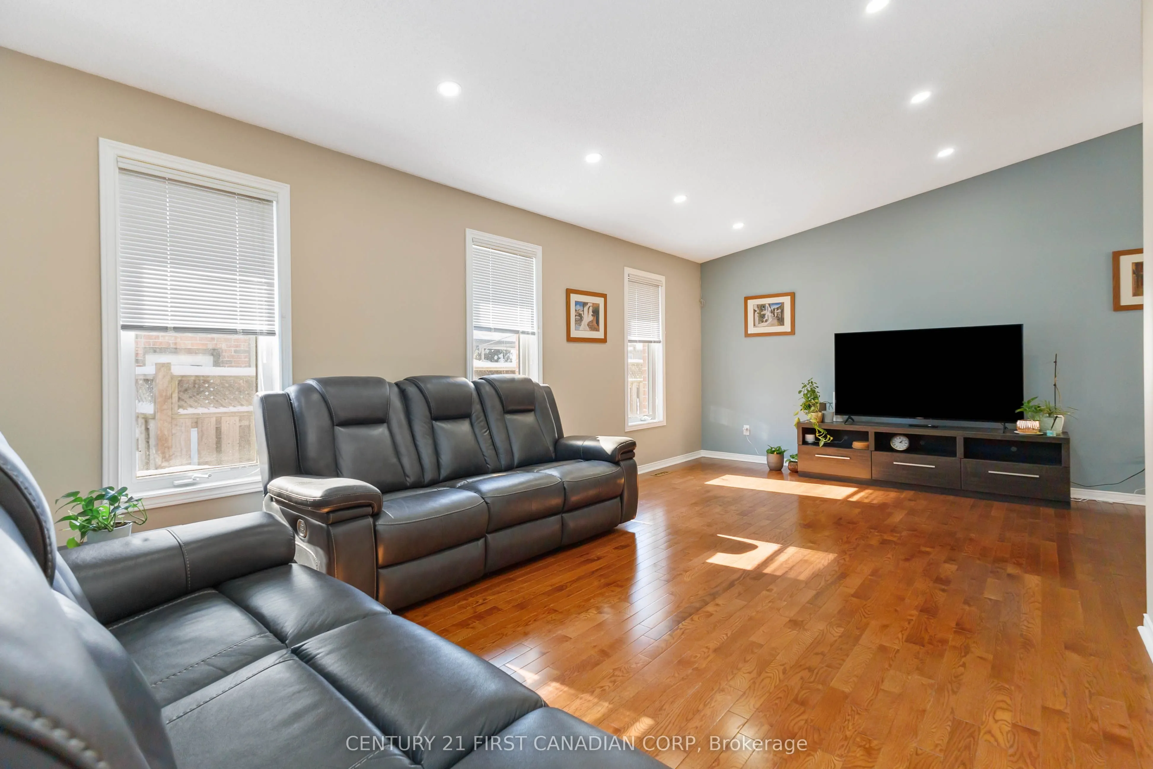 256 WHITE SANDS Drive