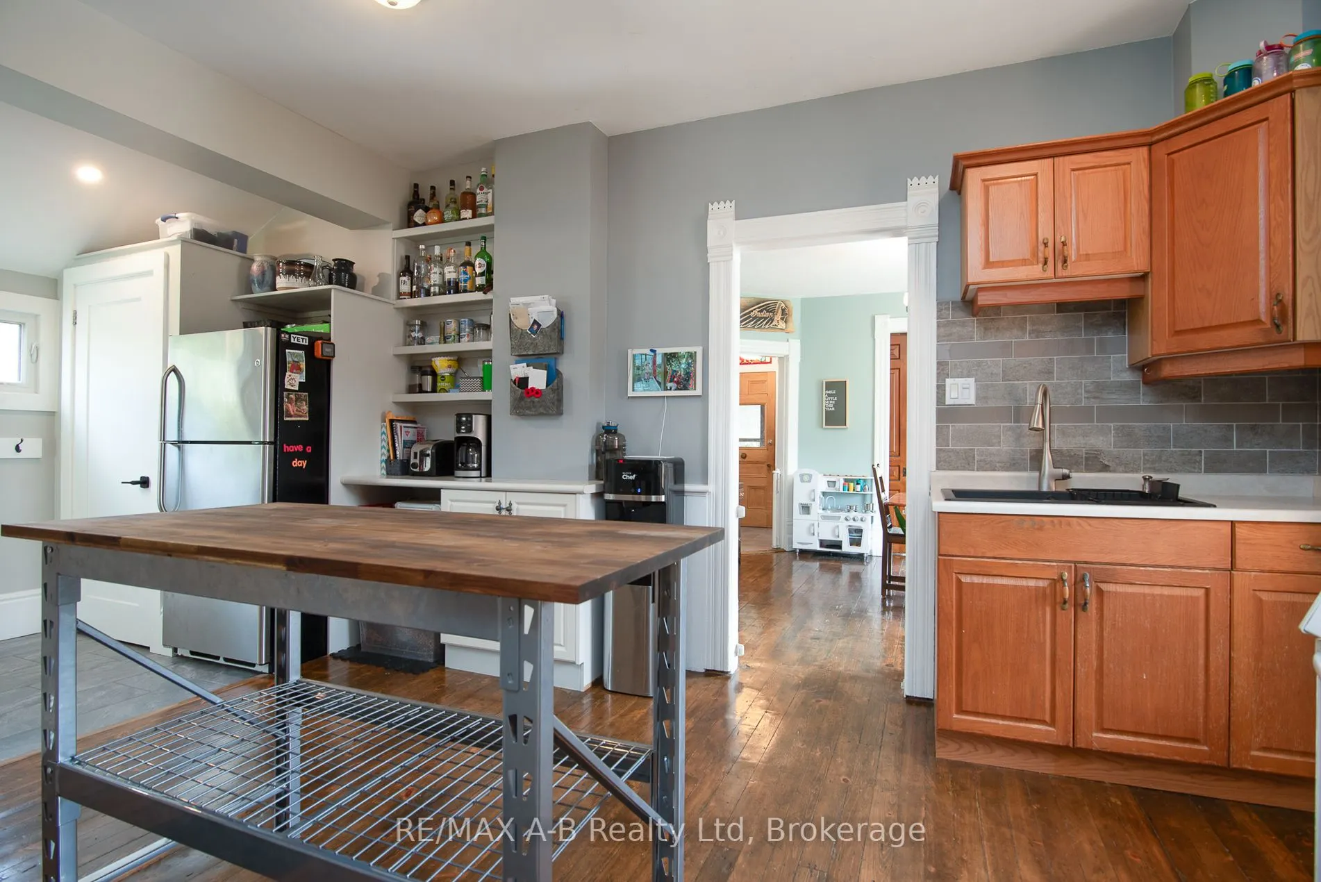 209 Elgin Street W