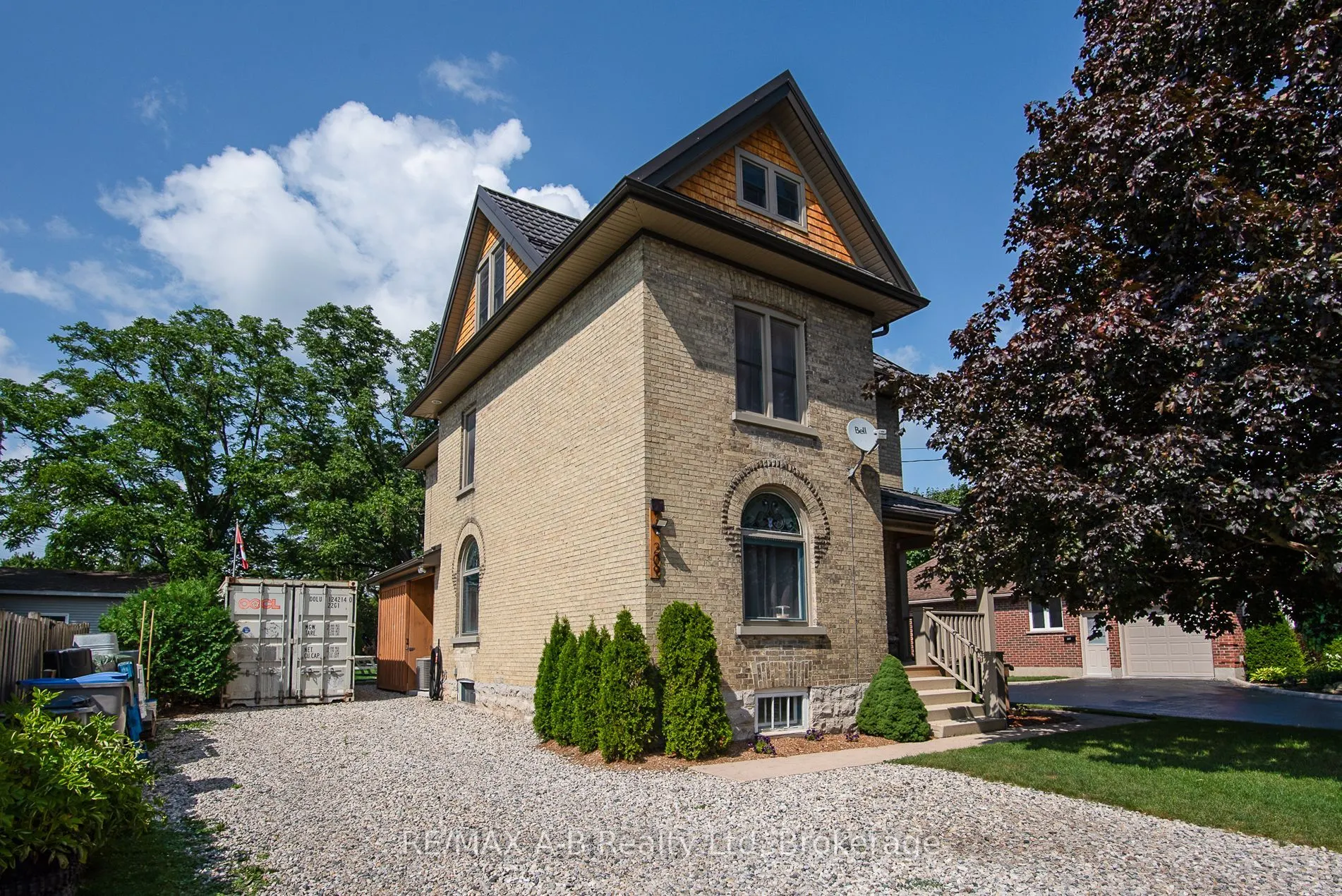 209 Elgin Street W