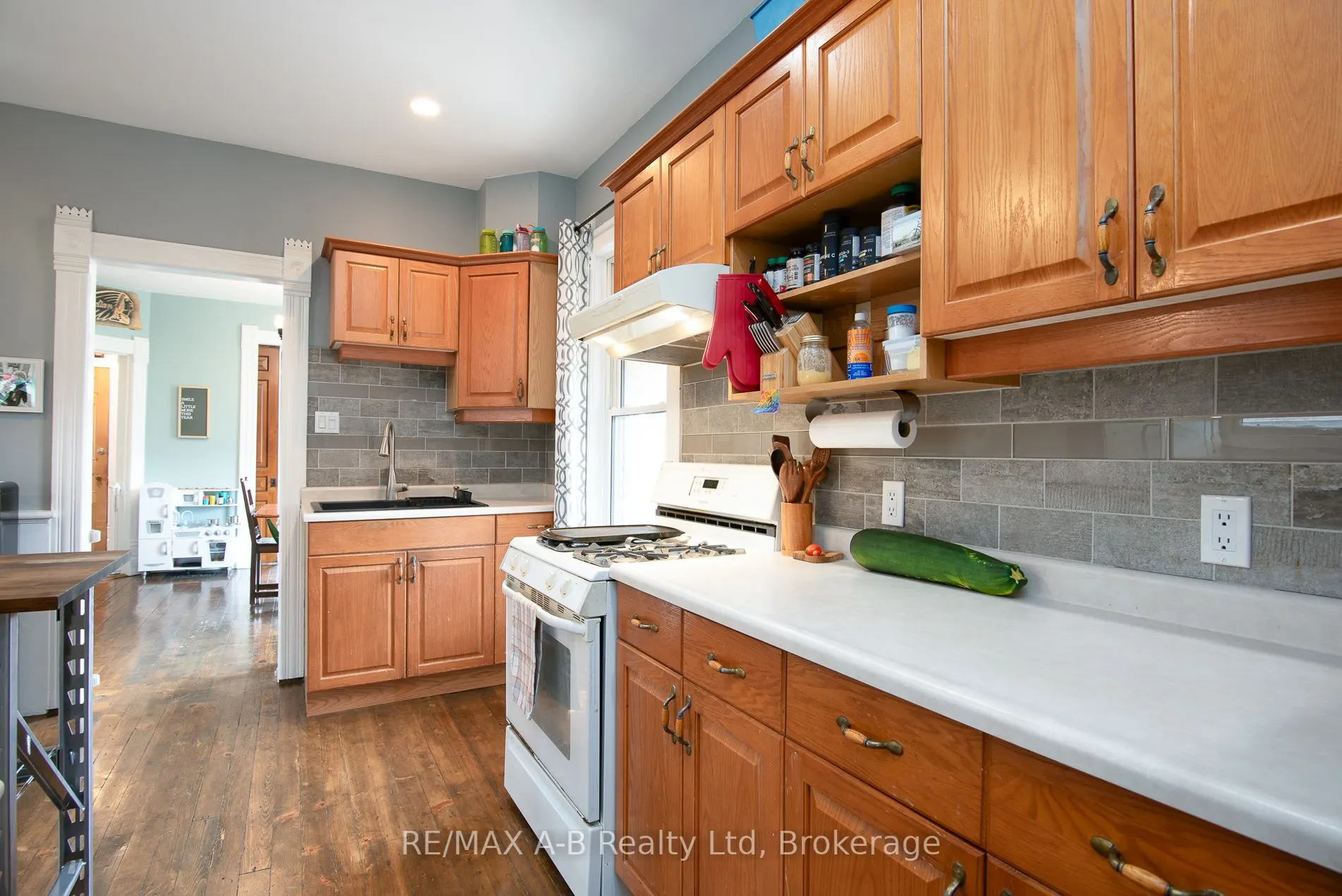 209 Elgin Street W