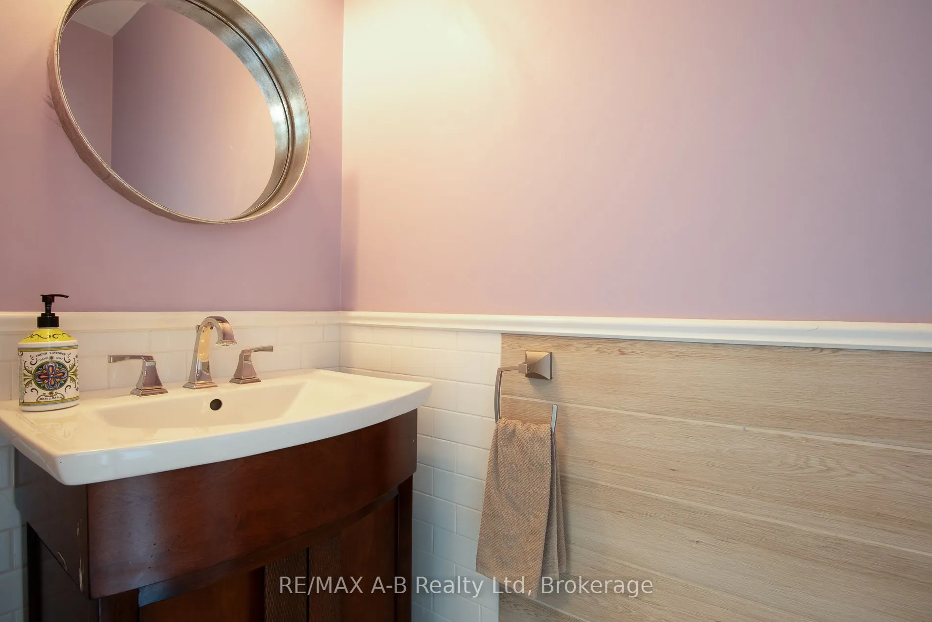 209 Elgin Street W