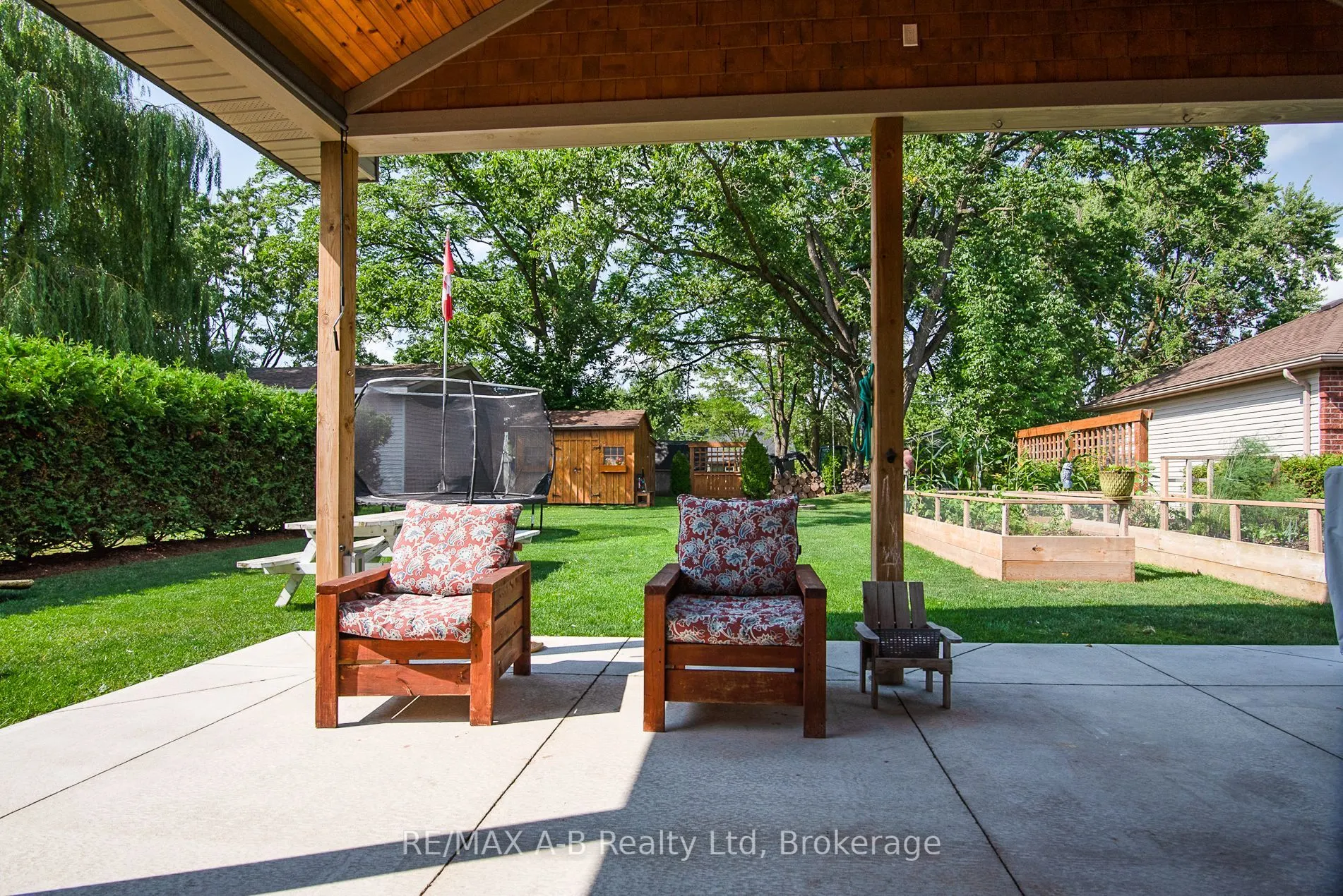 209 Elgin Street W