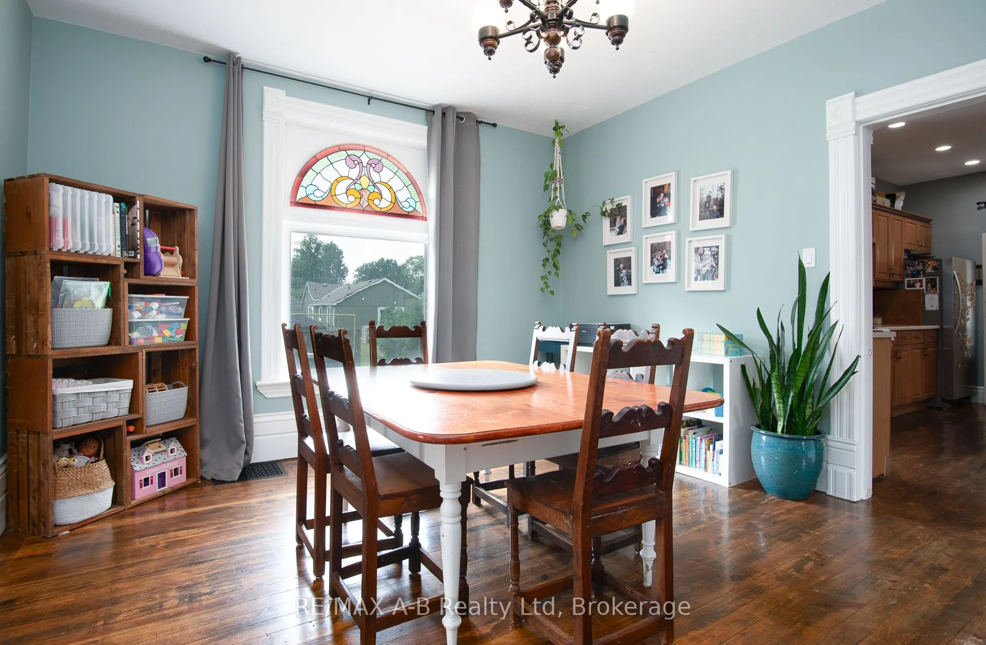 209 Elgin Street W