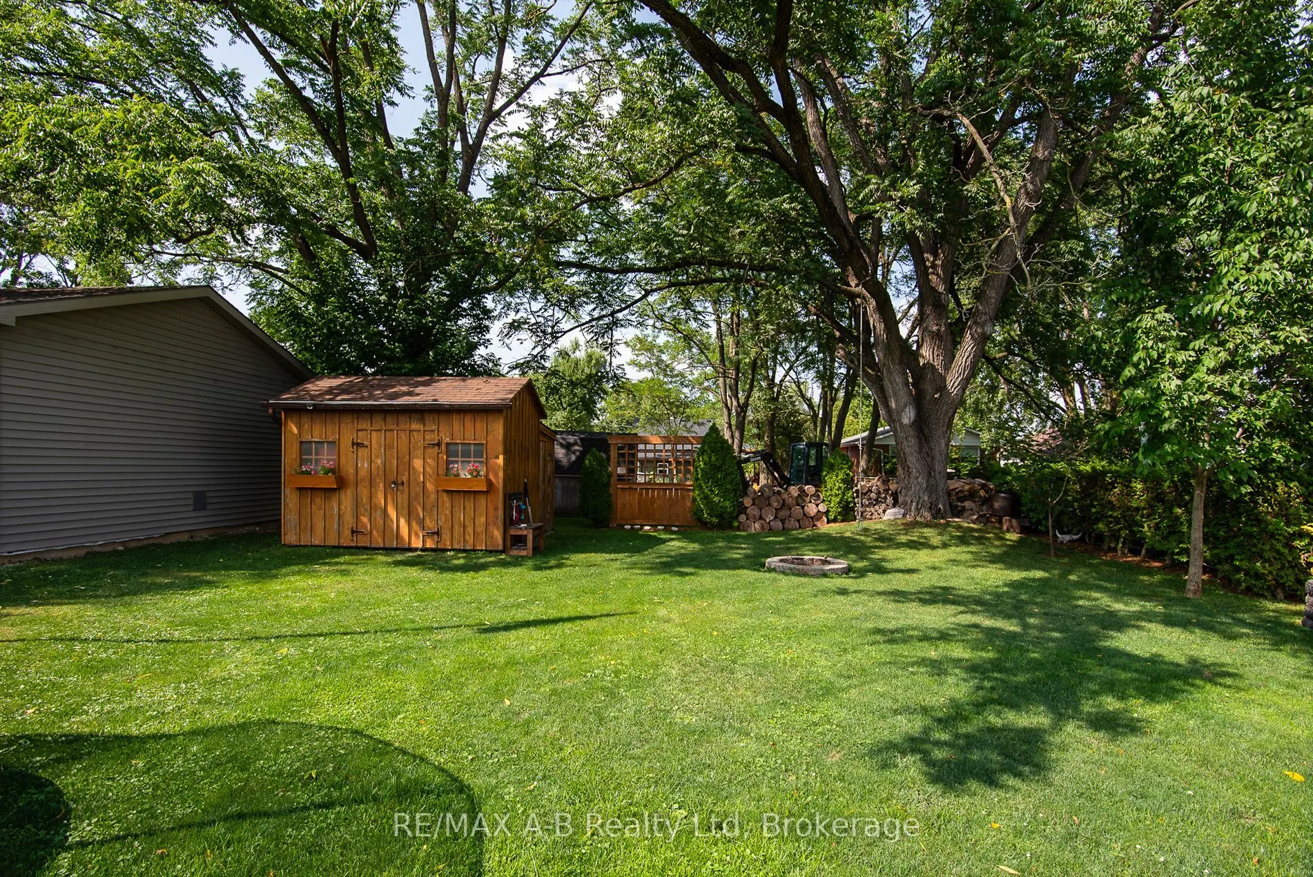 209 Elgin Street W