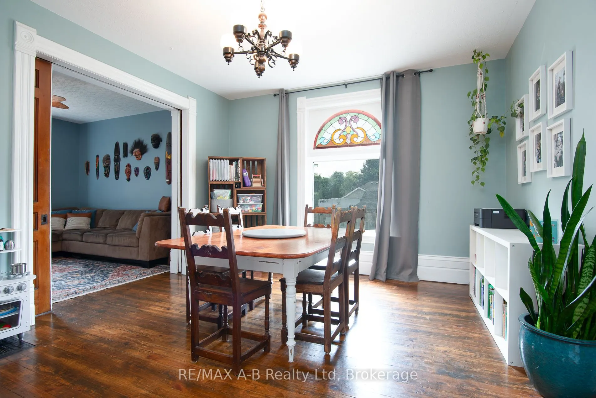209 Elgin Street W