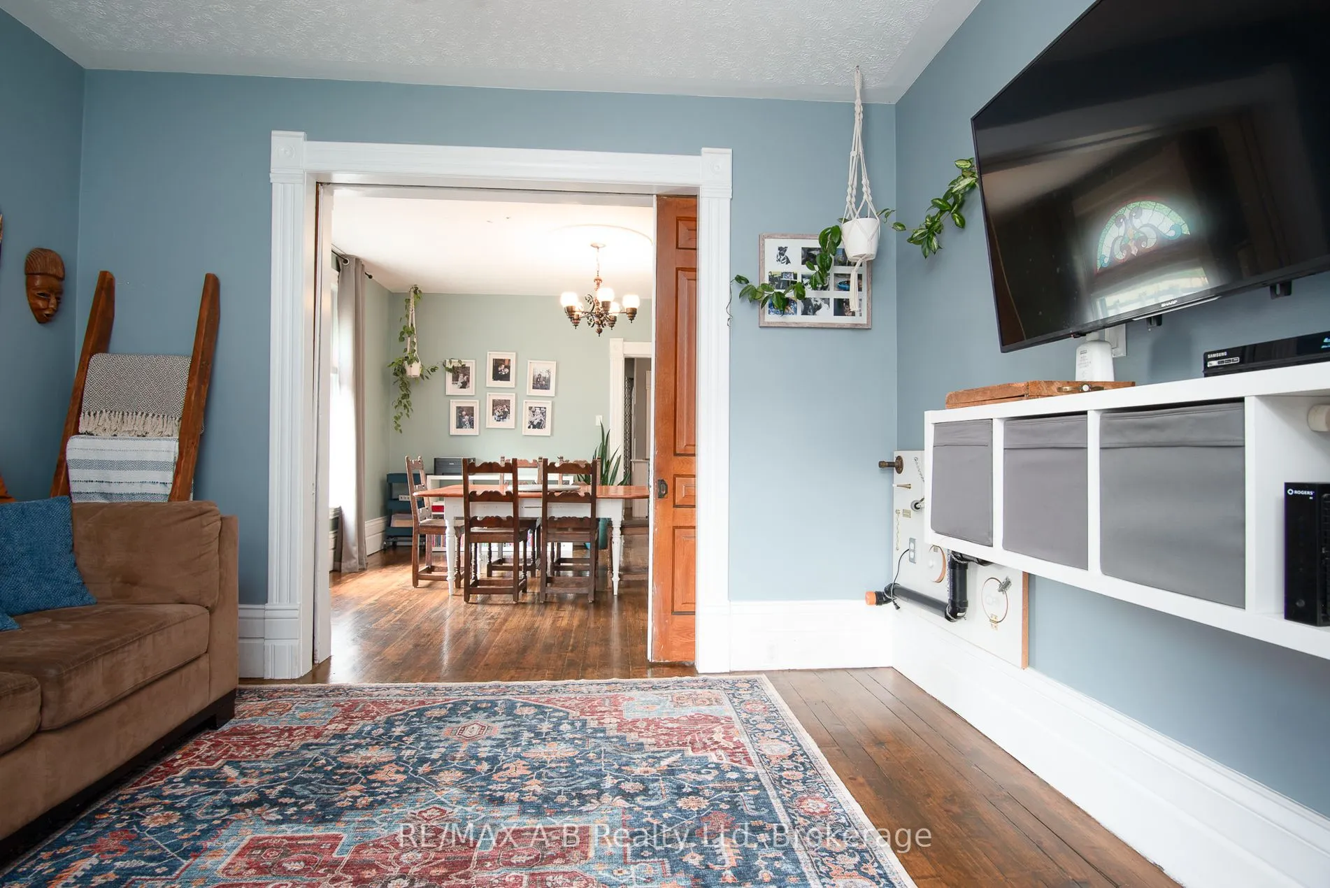 209 Elgin Street W