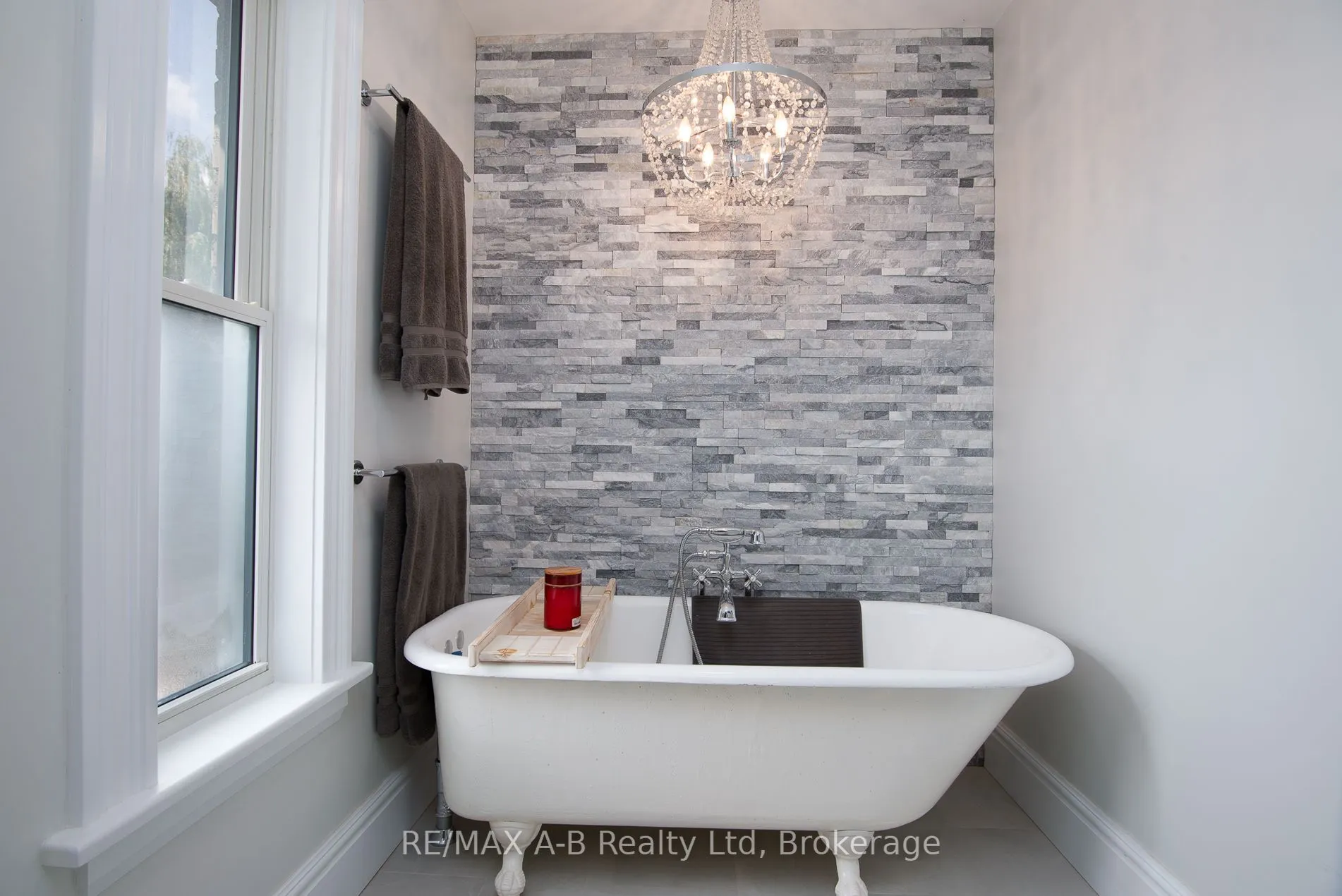 209 Elgin Street W