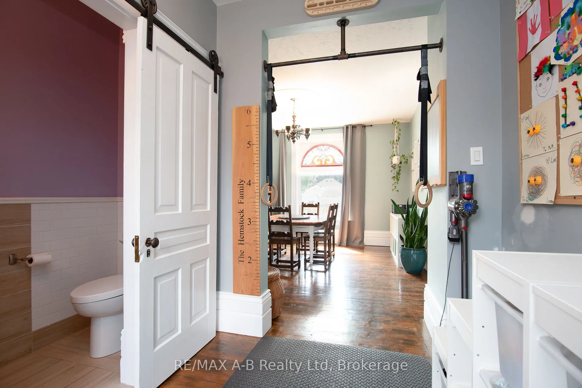 209 Elgin Street W