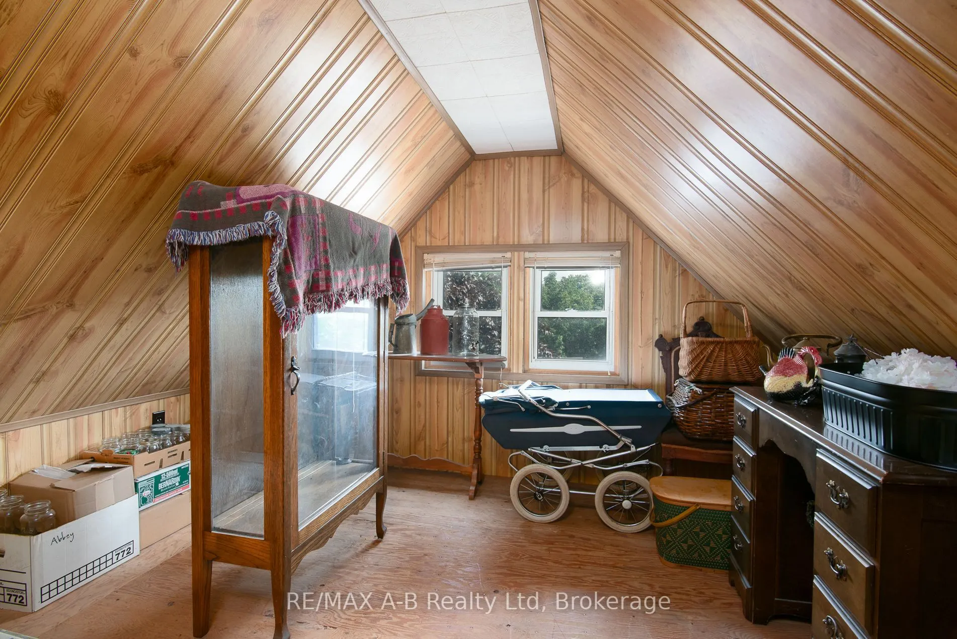 209 Elgin Street W