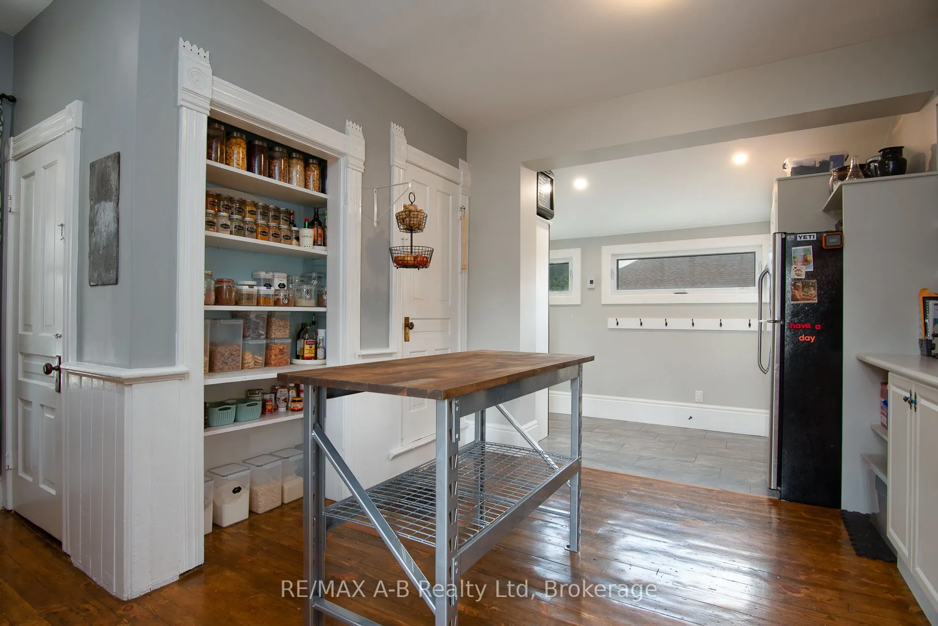 209 Elgin Street W