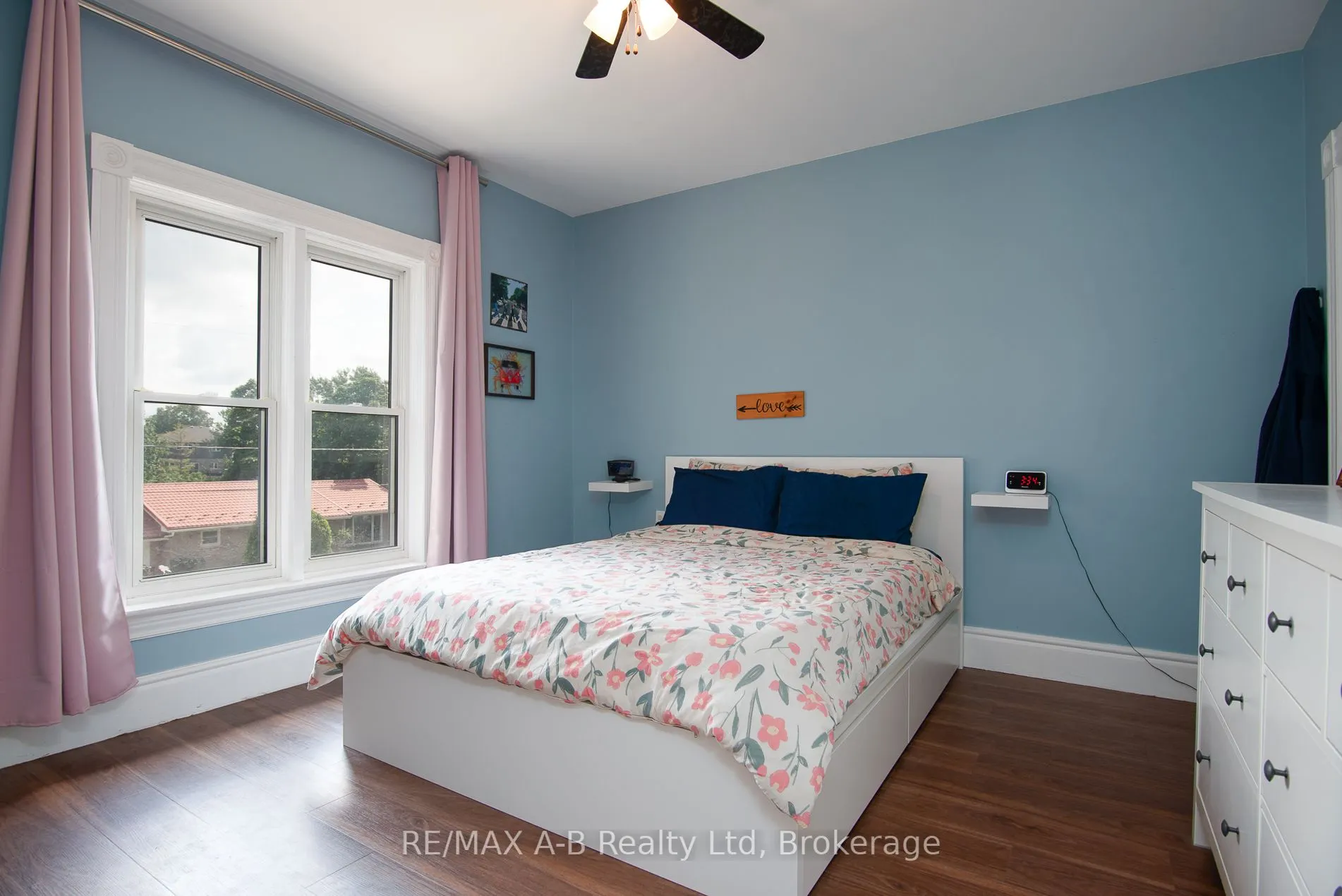 209 Elgin Street W