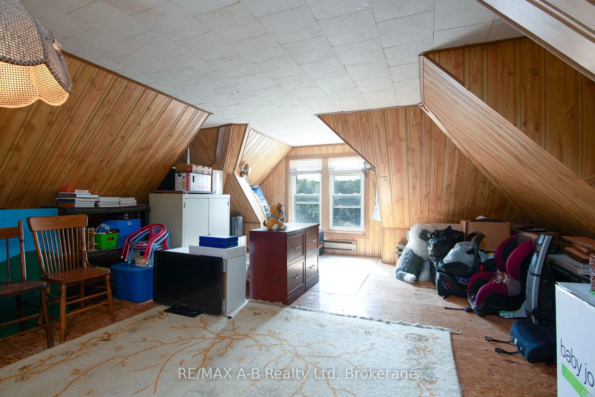 209 Elgin Street W