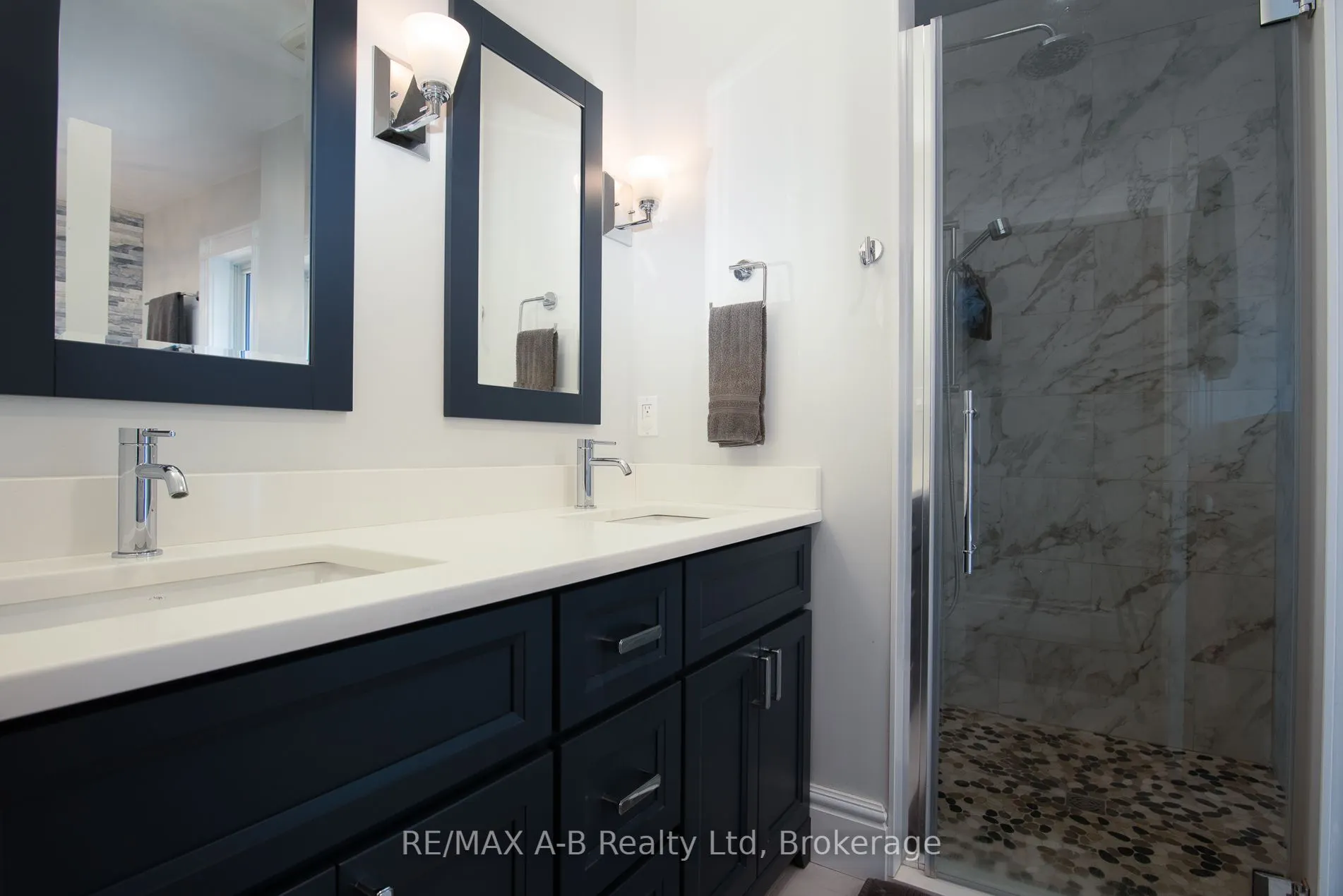 209 Elgin Street W
