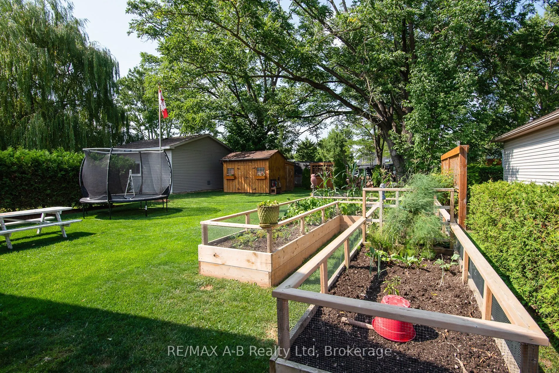 209 Elgin Street W