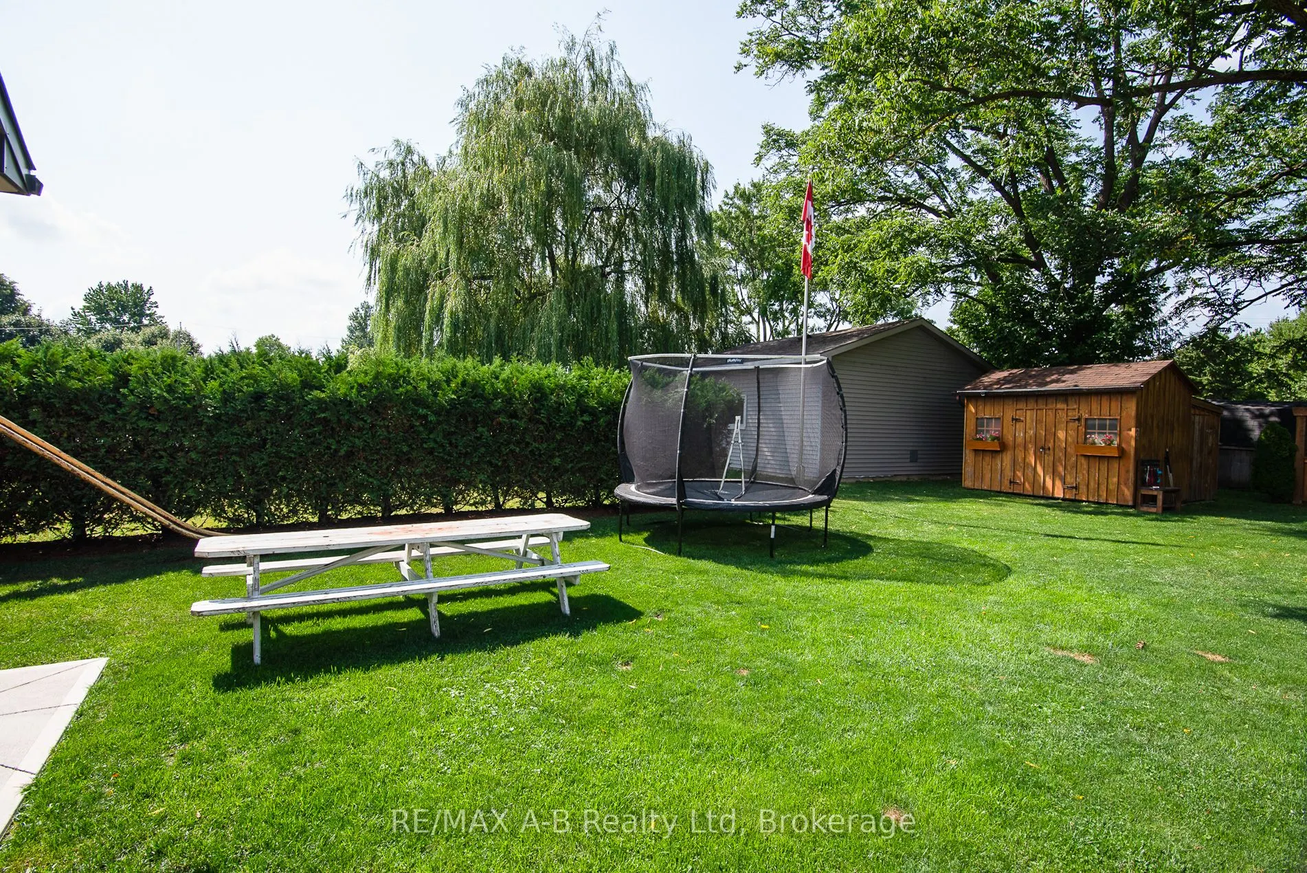 209 Elgin Street W