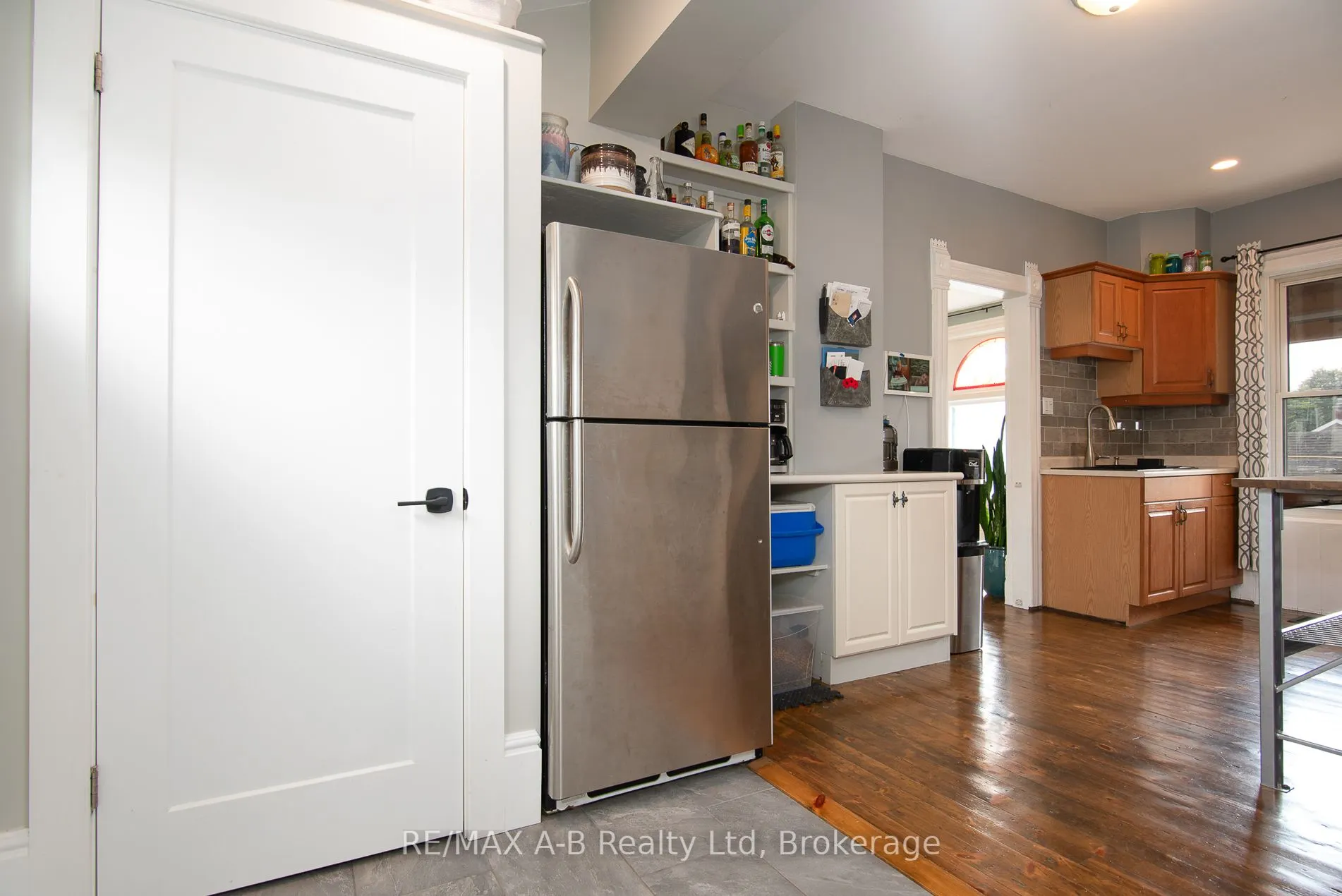 209 Elgin Street W
