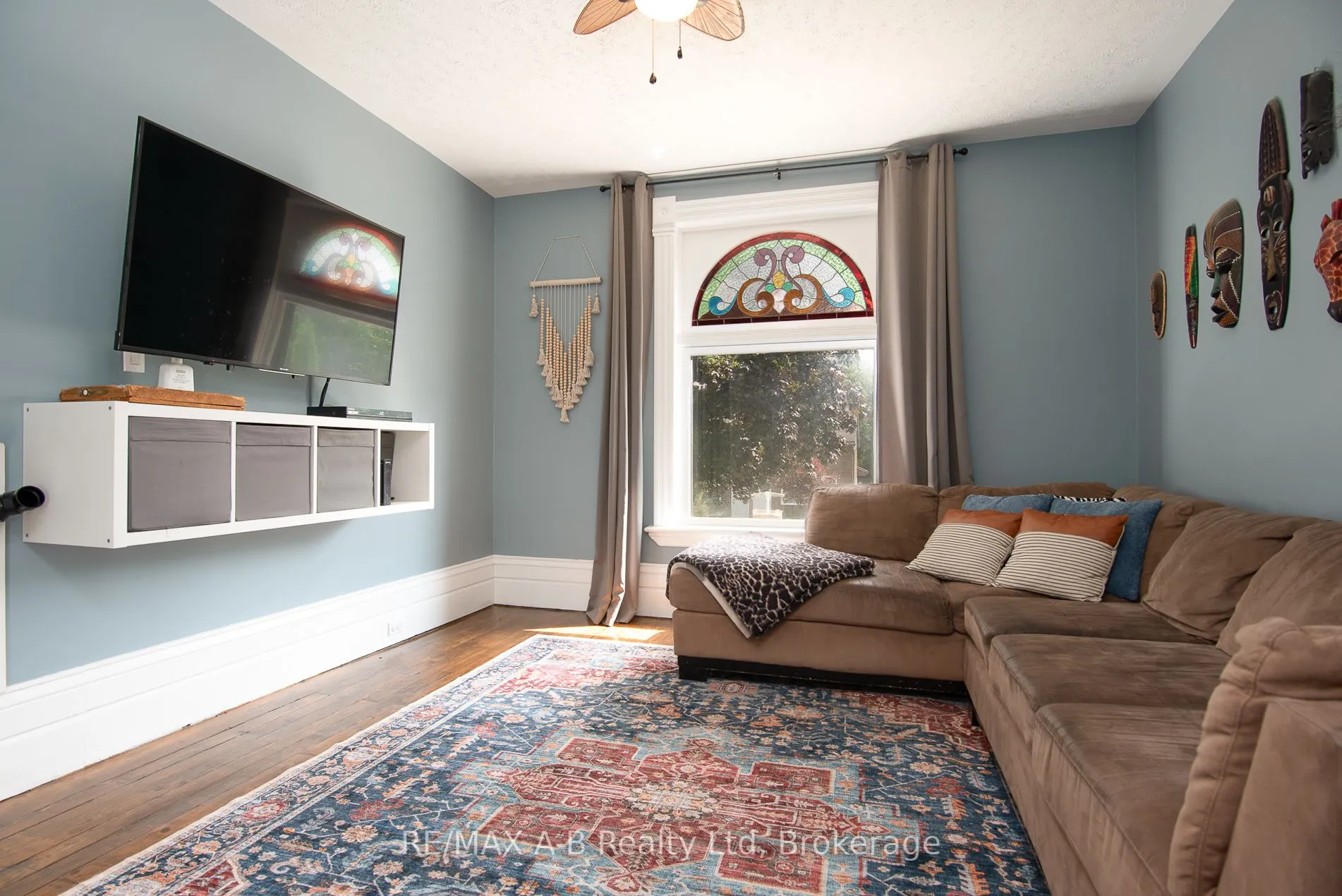 209 Elgin Street W