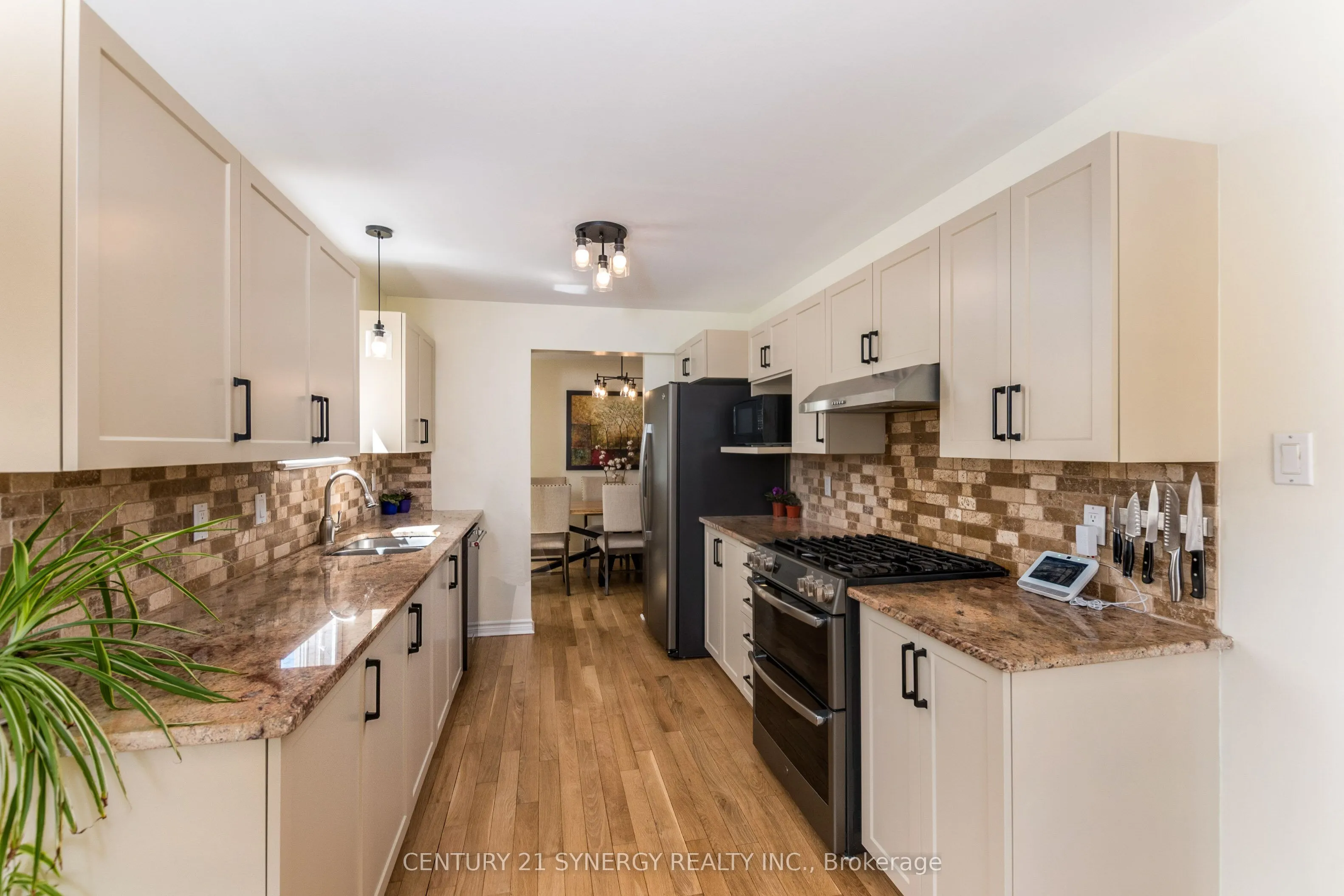249 Markland Crescent E