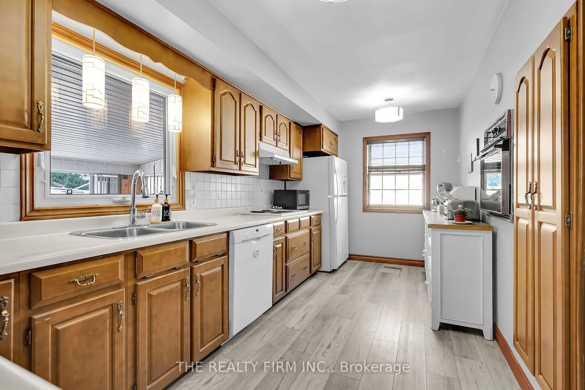952 Eagle Crescent