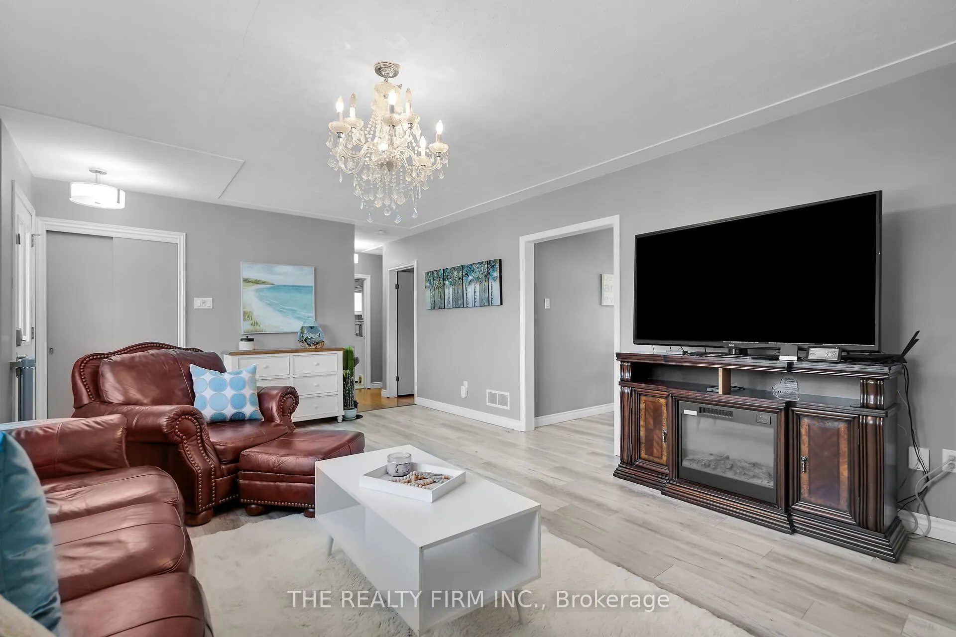 952 Eagle Crescent