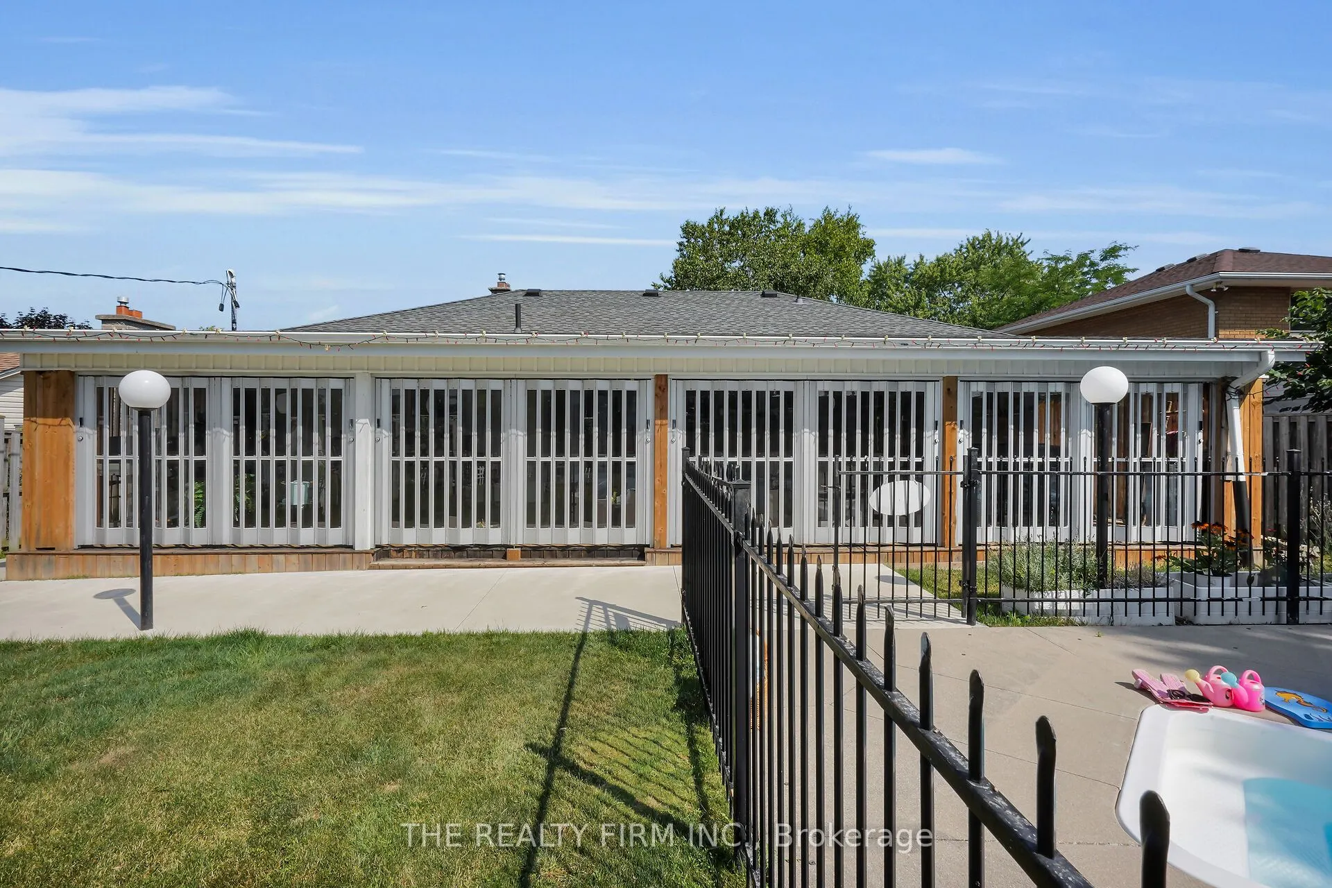 952 Eagle Crescent