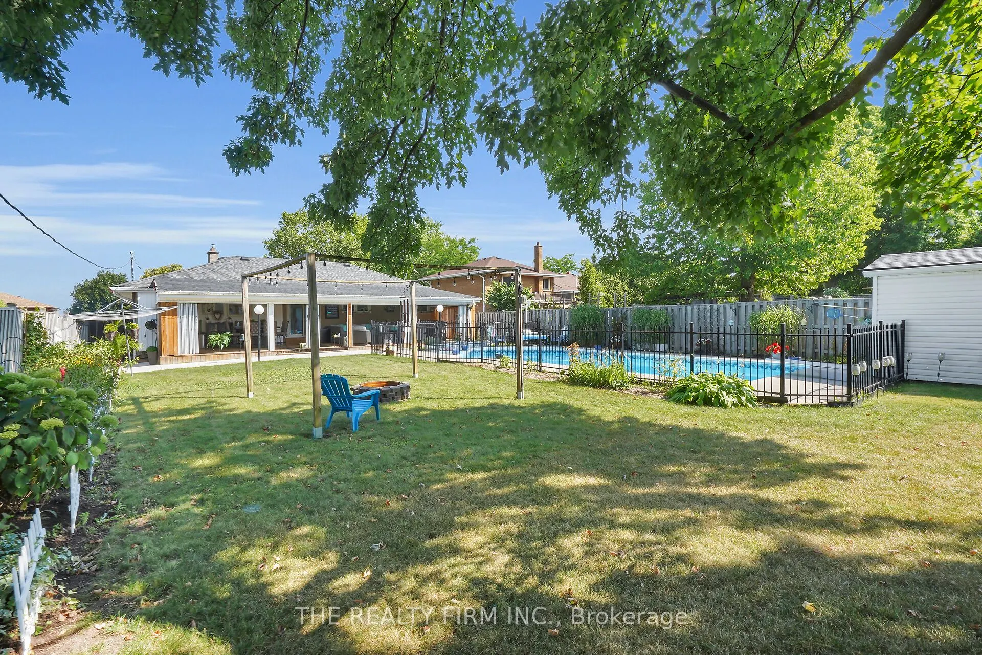 952 Eagle Crescent