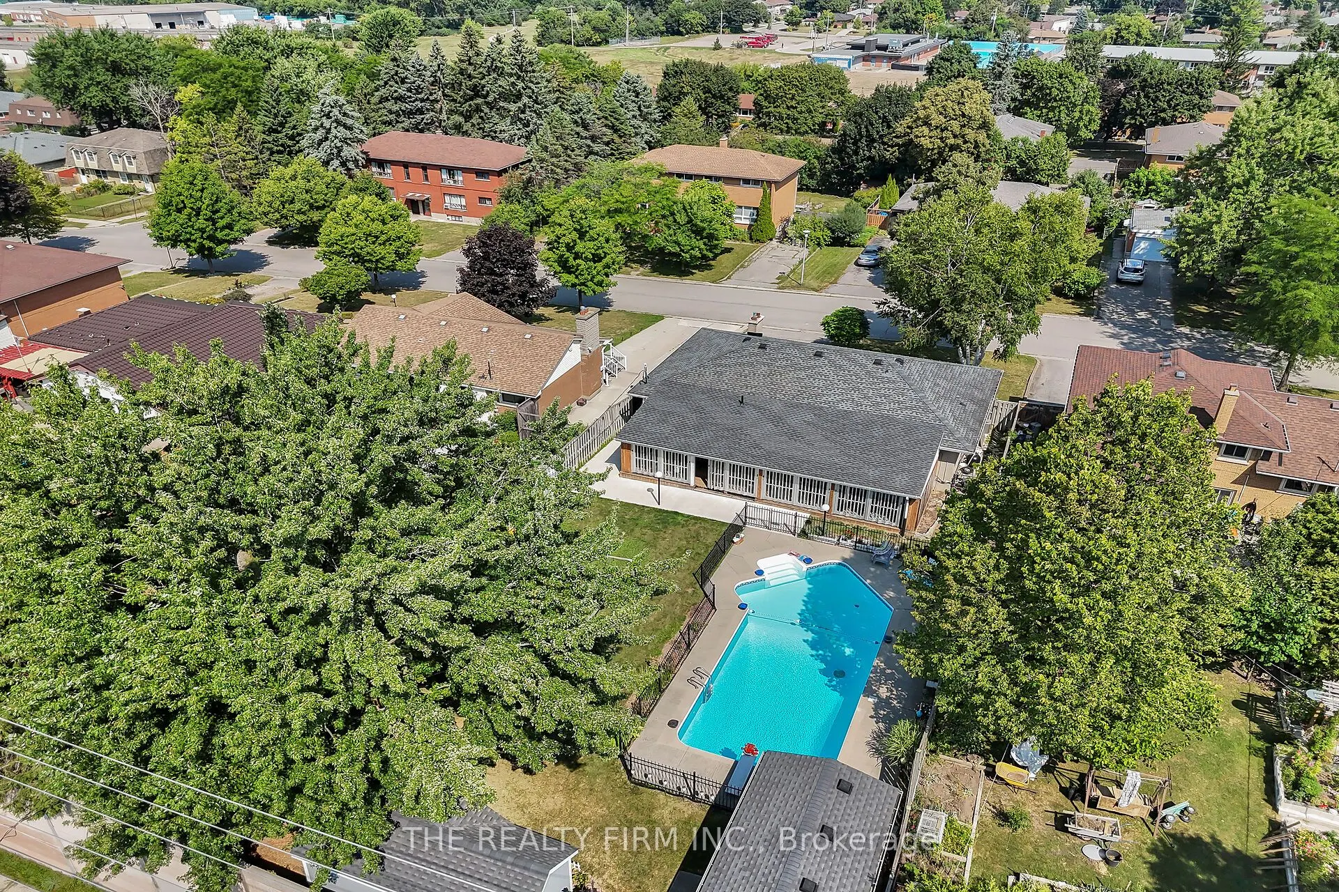 952 Eagle Crescent