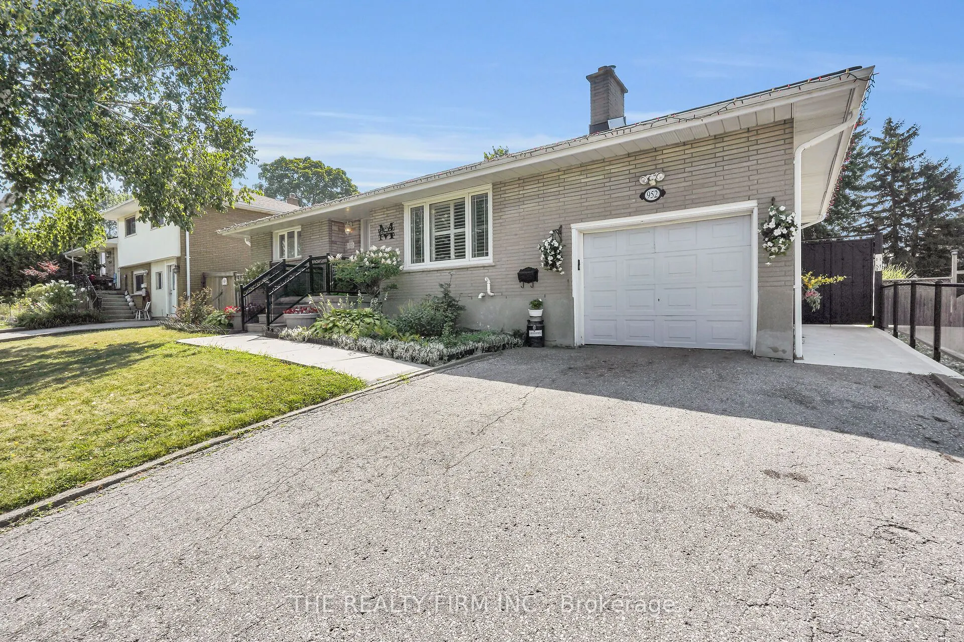 952 Eagle Crescent
