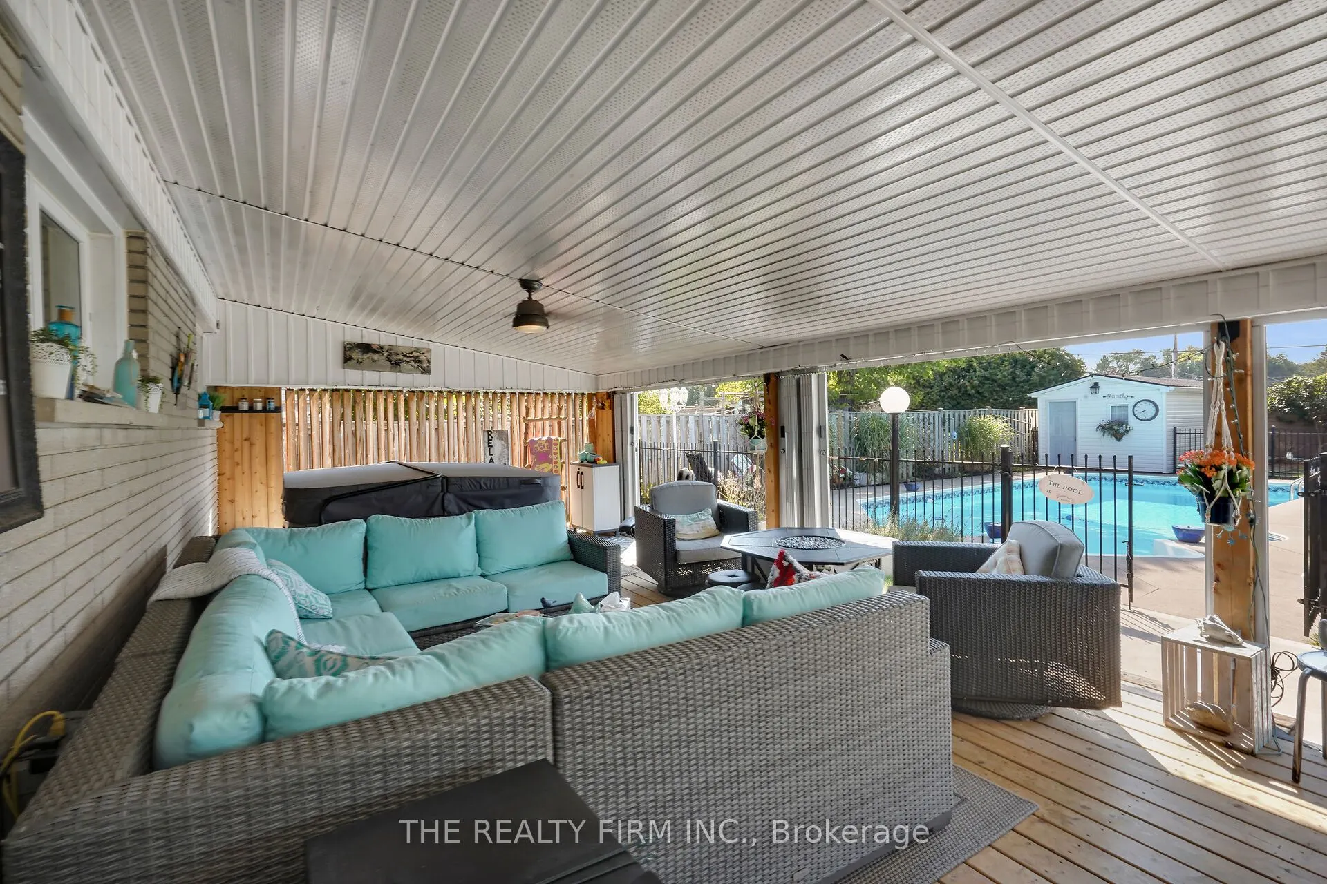 952 Eagle Crescent