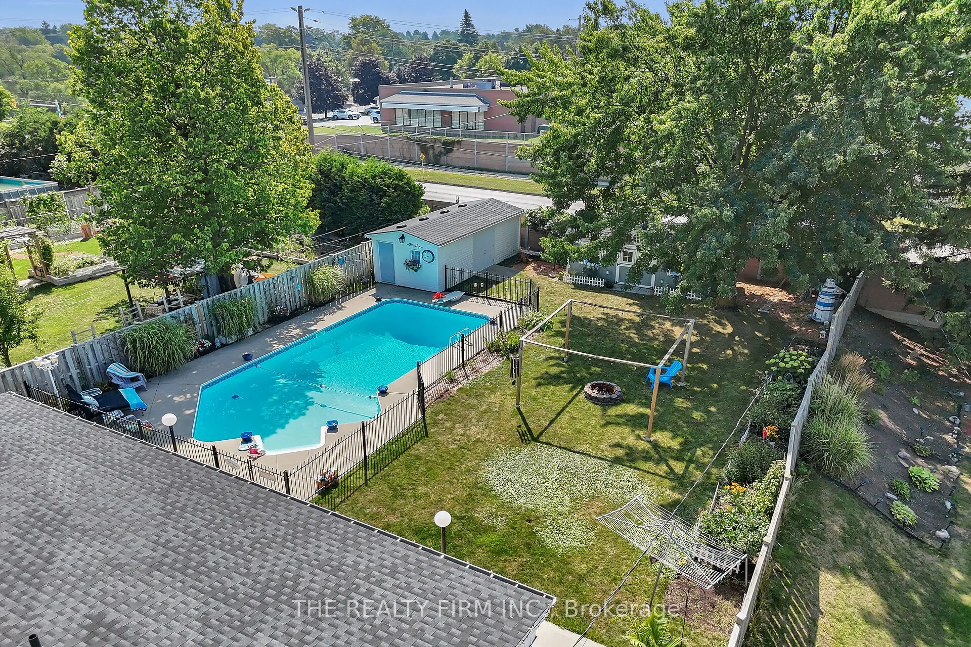 952 Eagle Crescent