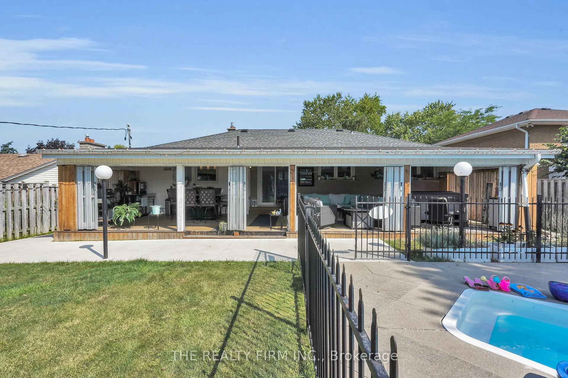 952 Eagle Crescent