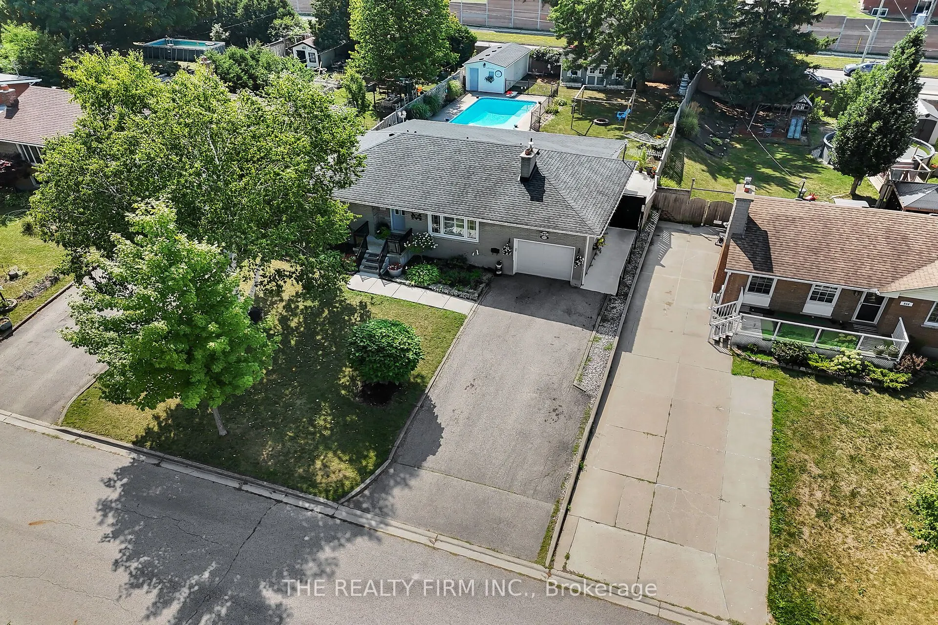 952 Eagle Crescent
