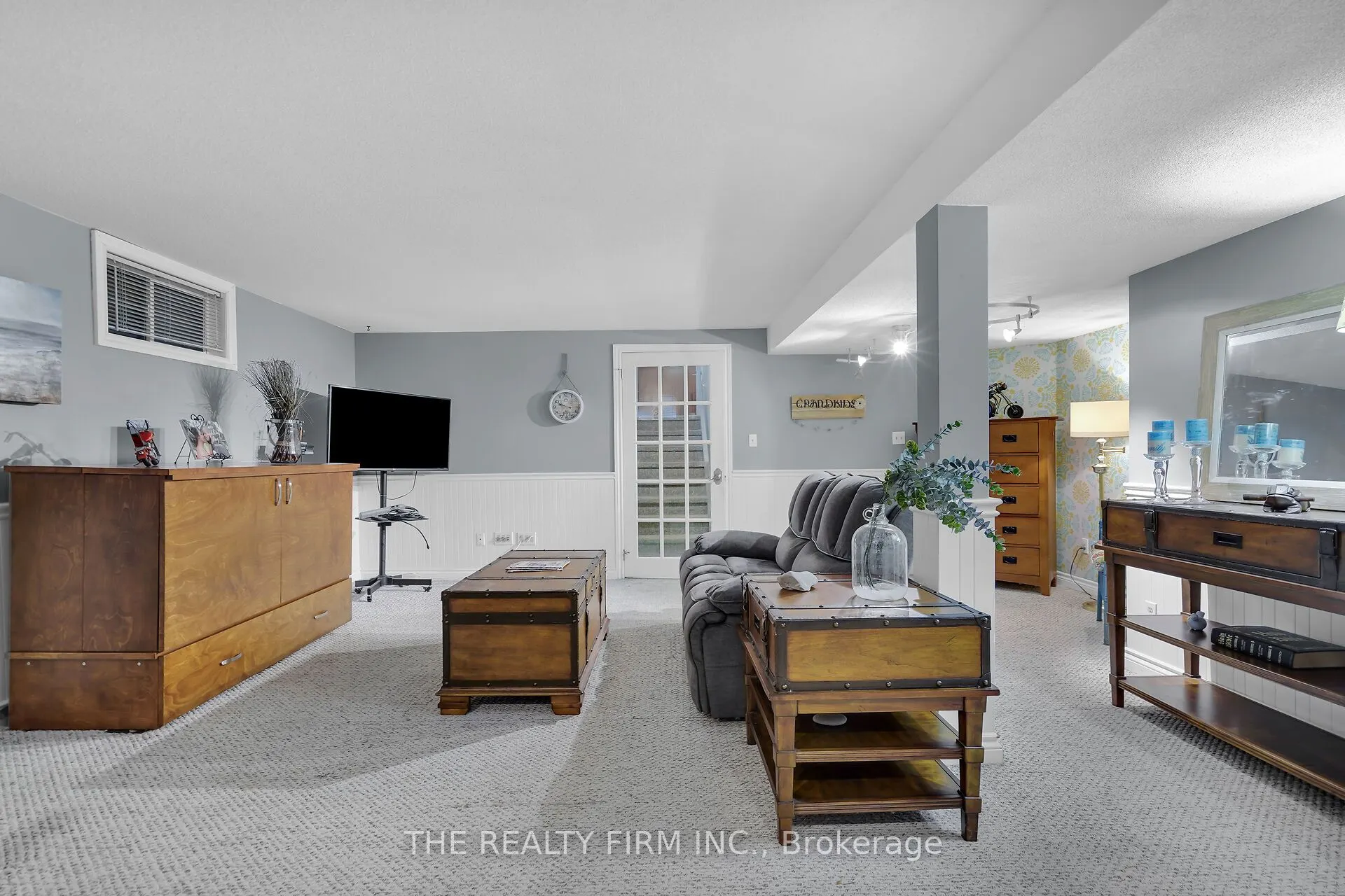 952 Eagle Crescent