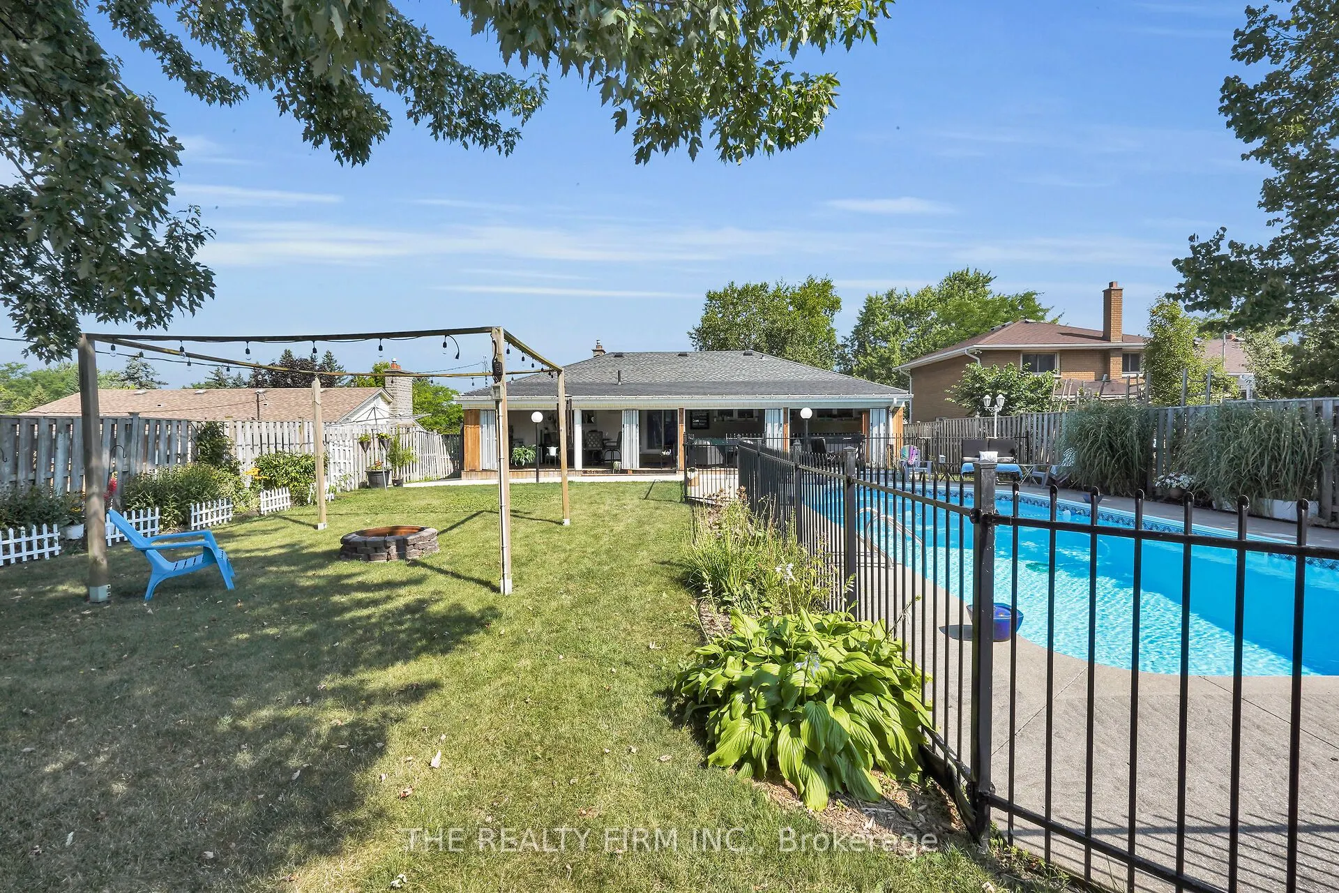 952 Eagle Crescent