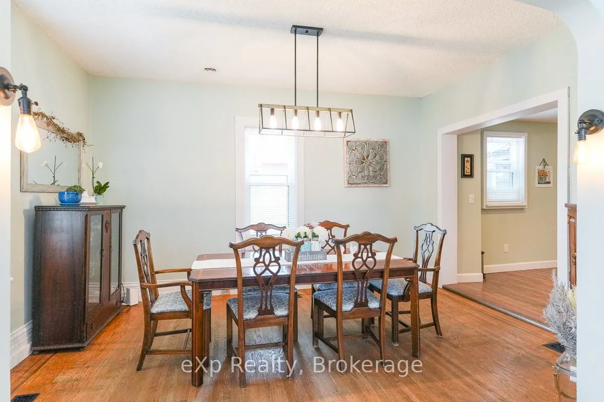 594 10th A Street W
