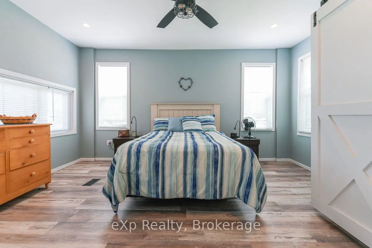 594 10th A Street W