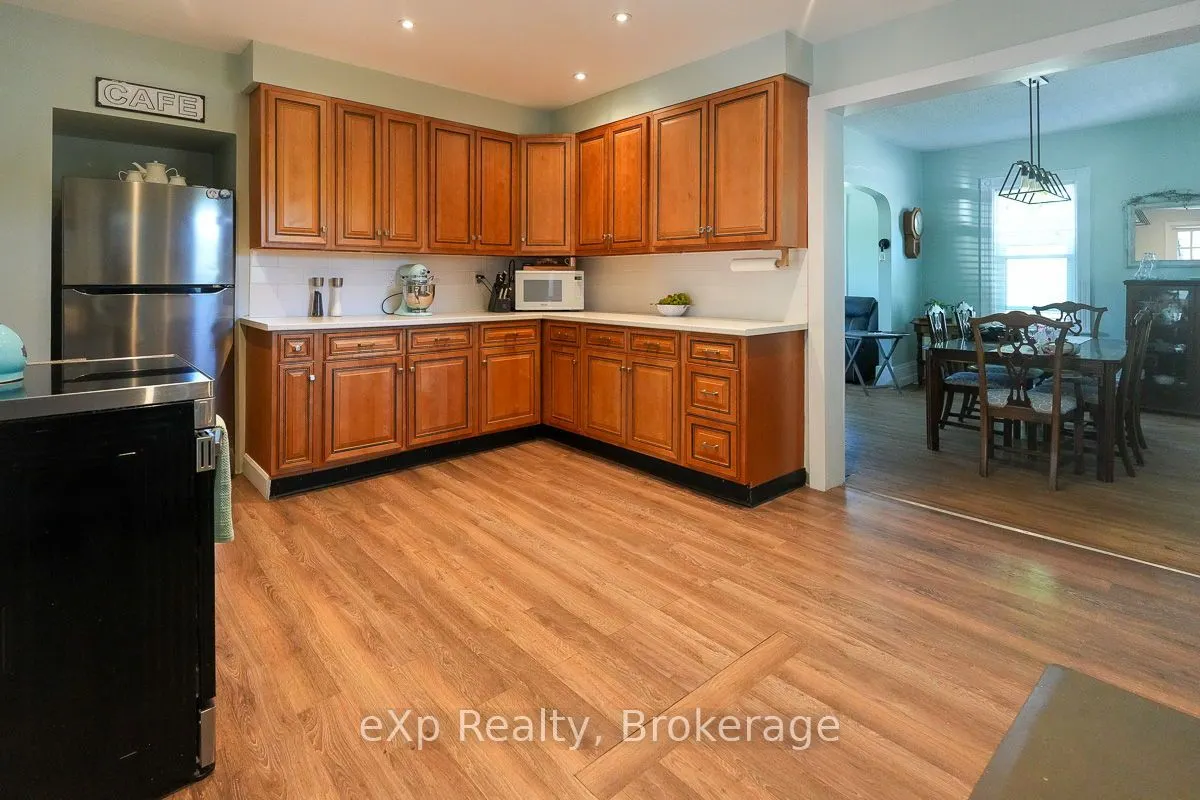 594 10th A Street W