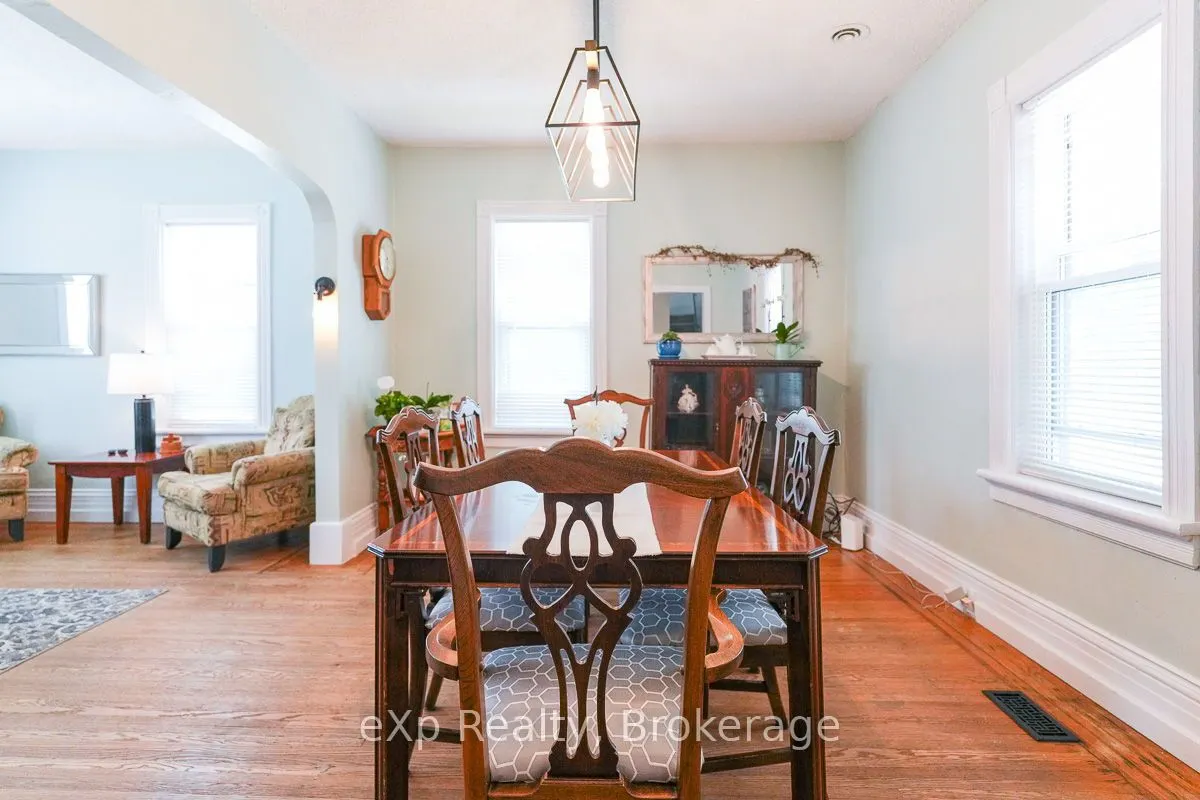 594 10th A Street W