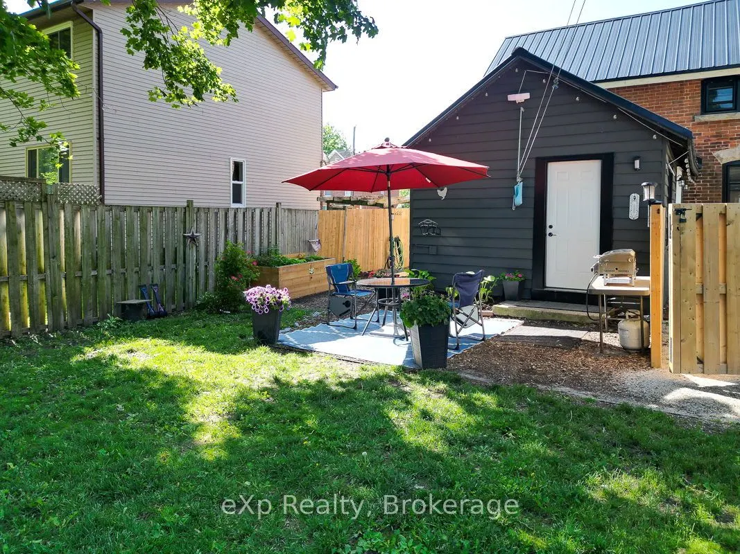 594 10th A Street W