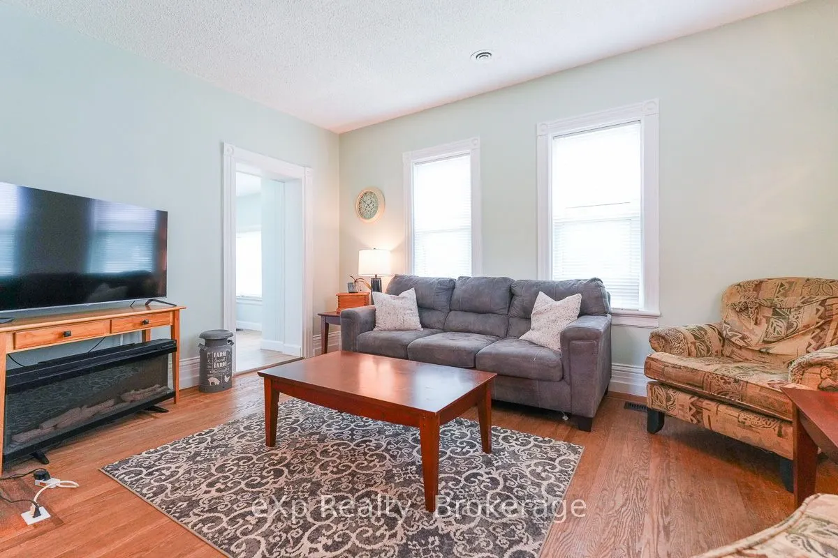 594 10th A Street W