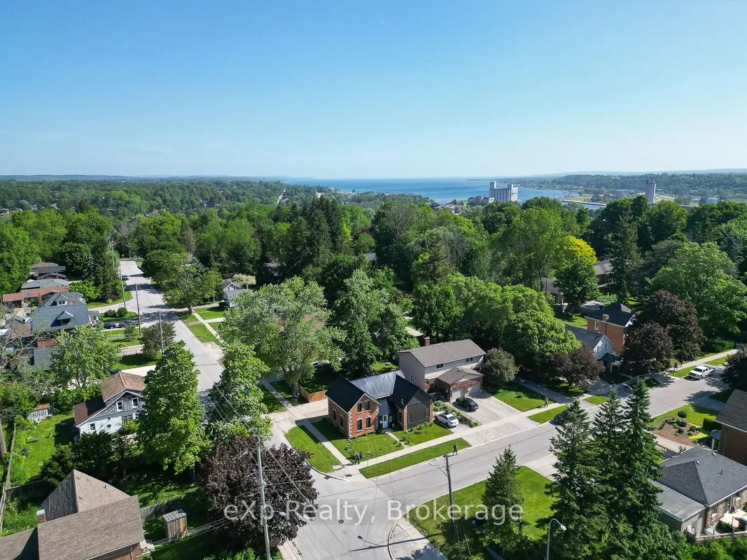 594 10th A Street W