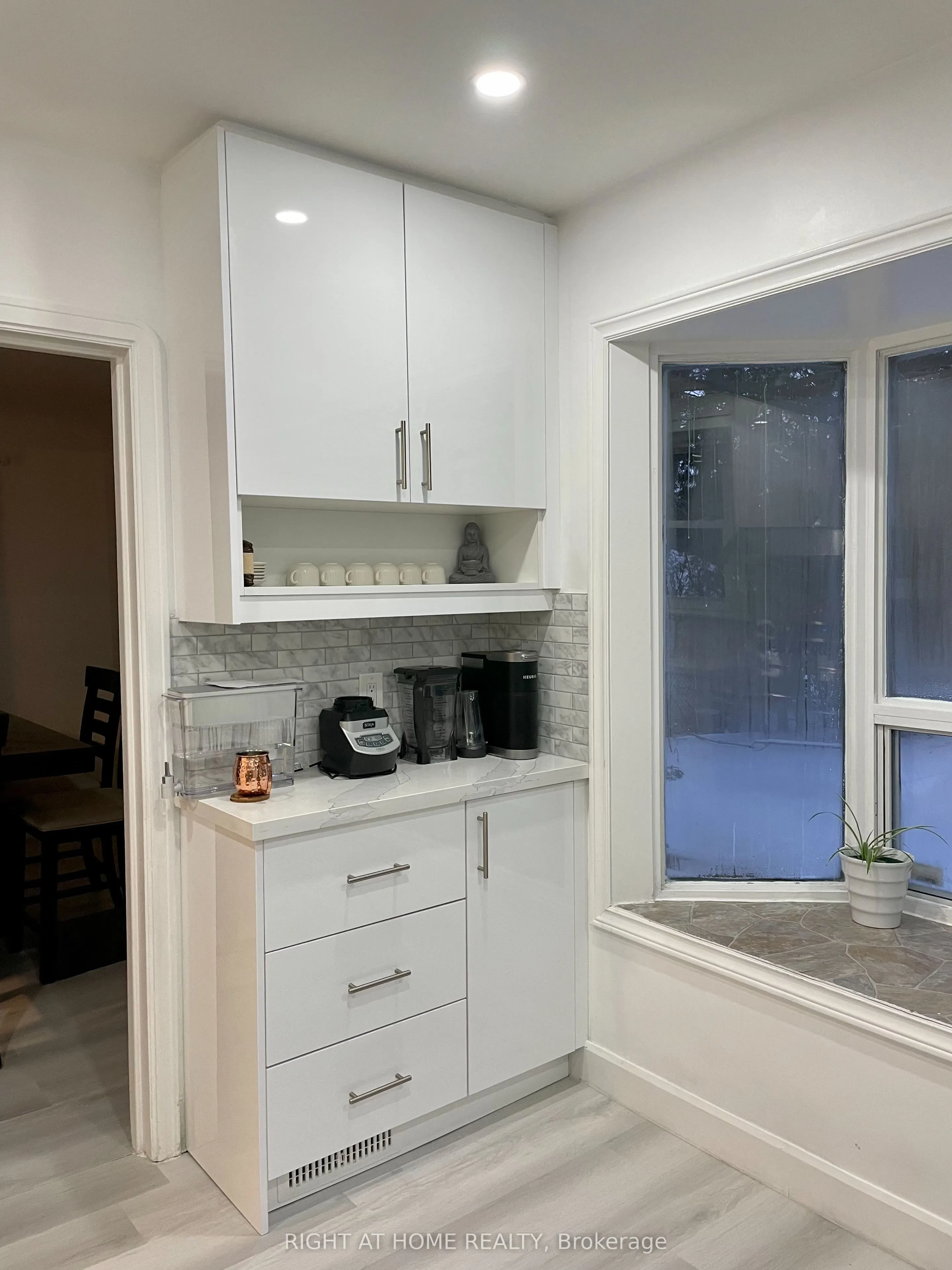 886 West 5th Street
