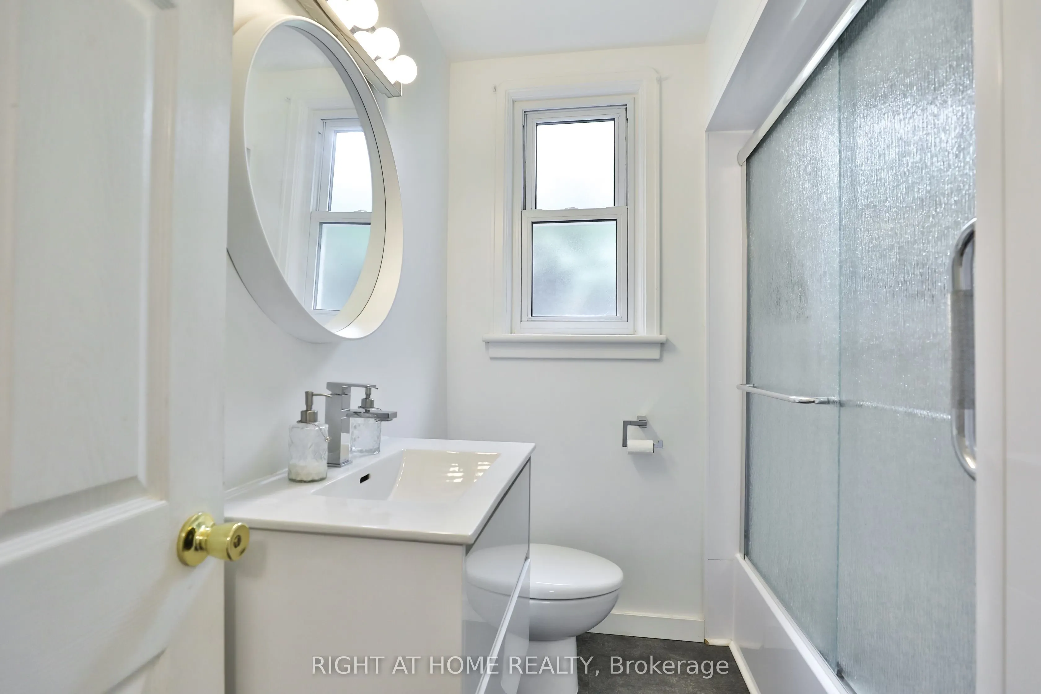 886 West 5th Street