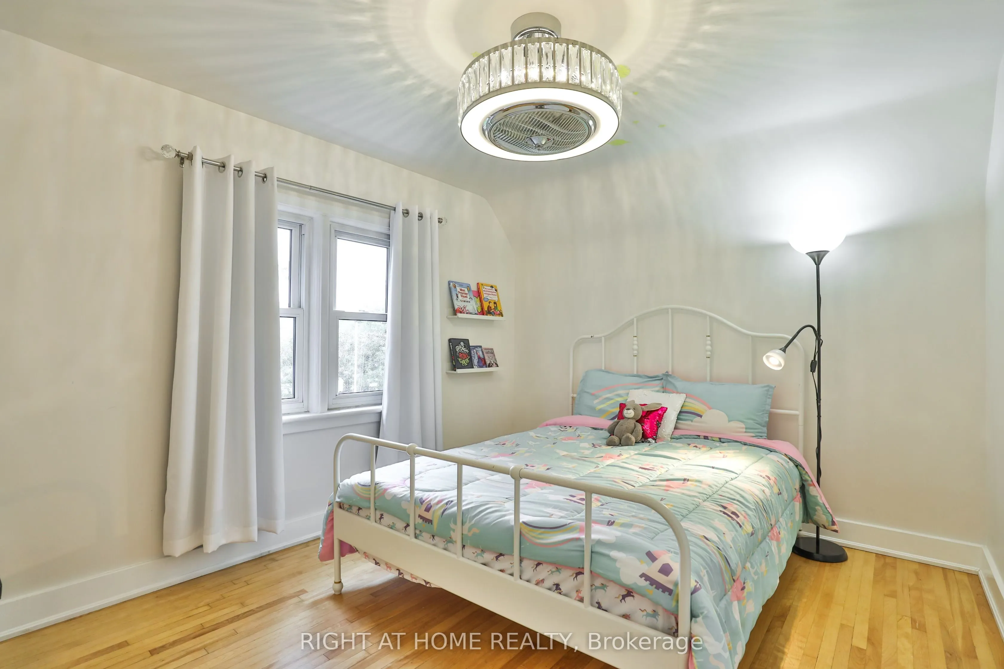 886 West 5th Street