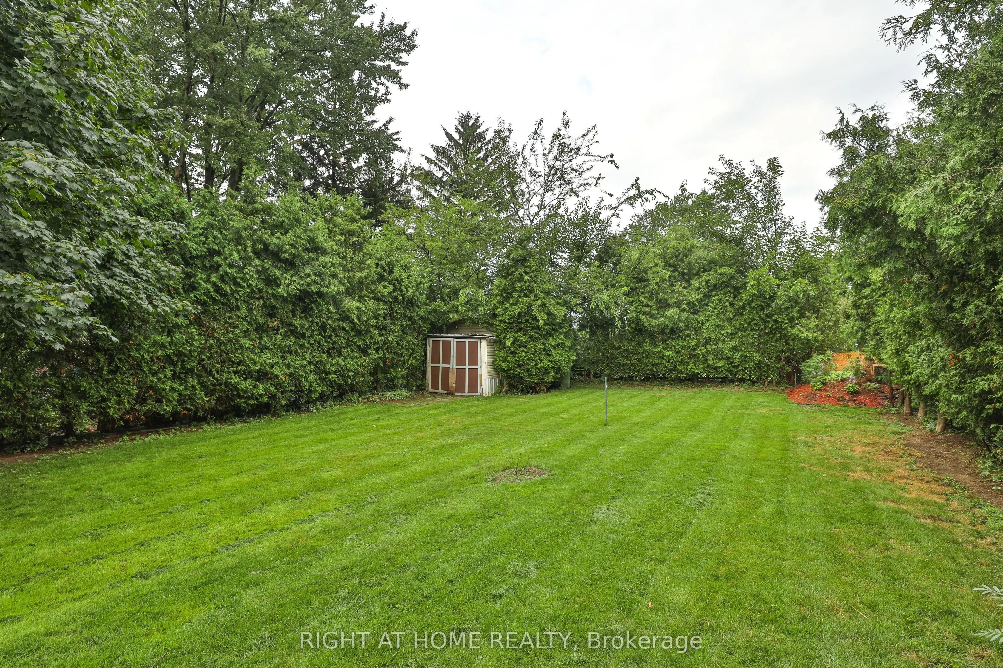886 West 5th Street